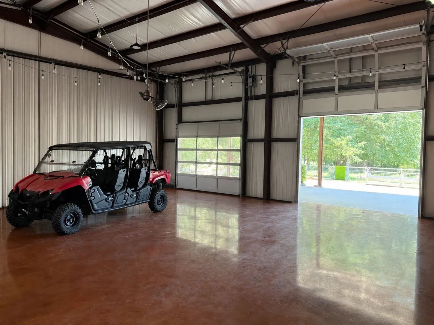 60' x 60' barn located at the back of the property, with an air conditioned game room plus bonus spaces.