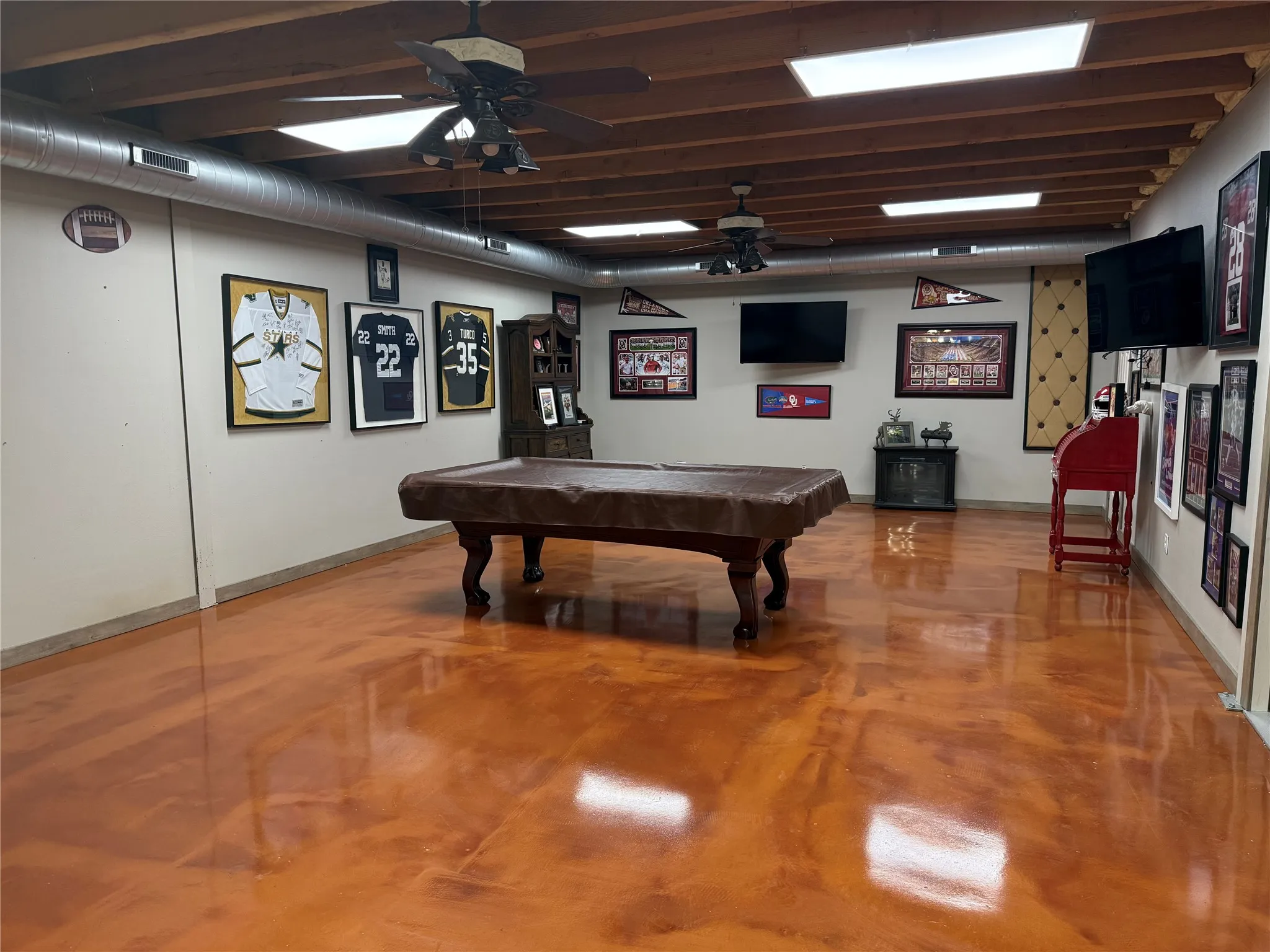 Air Conditioned Game Room in barn.  Barn has two restrooms downstairs
