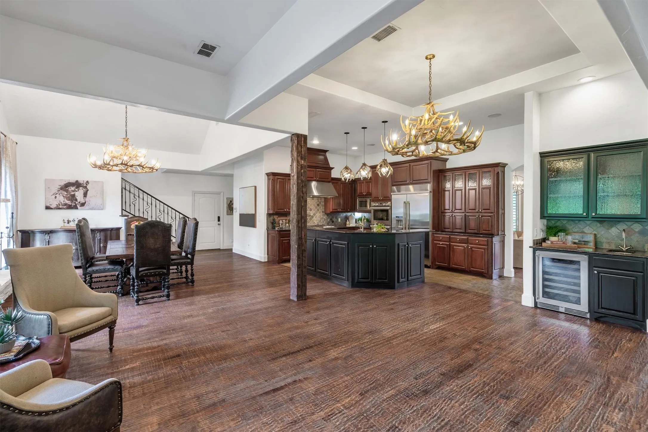 Single Family Residence For Sale in Collin County , 5310 Estate Lane, Parker, Texas 75094, 5 Bedroom, 6 Bathroom, 8 Garage spaces, 5,354 Sqft, built in 1988, mls#21211305, Real Estate Agent in Parker, Homes For Sale in Collin county, Homes For Sale in Parker, Realtor in Parker Texas, Real Estate Brokerage Independent Realty Texas, Luminita Cordes Realtor