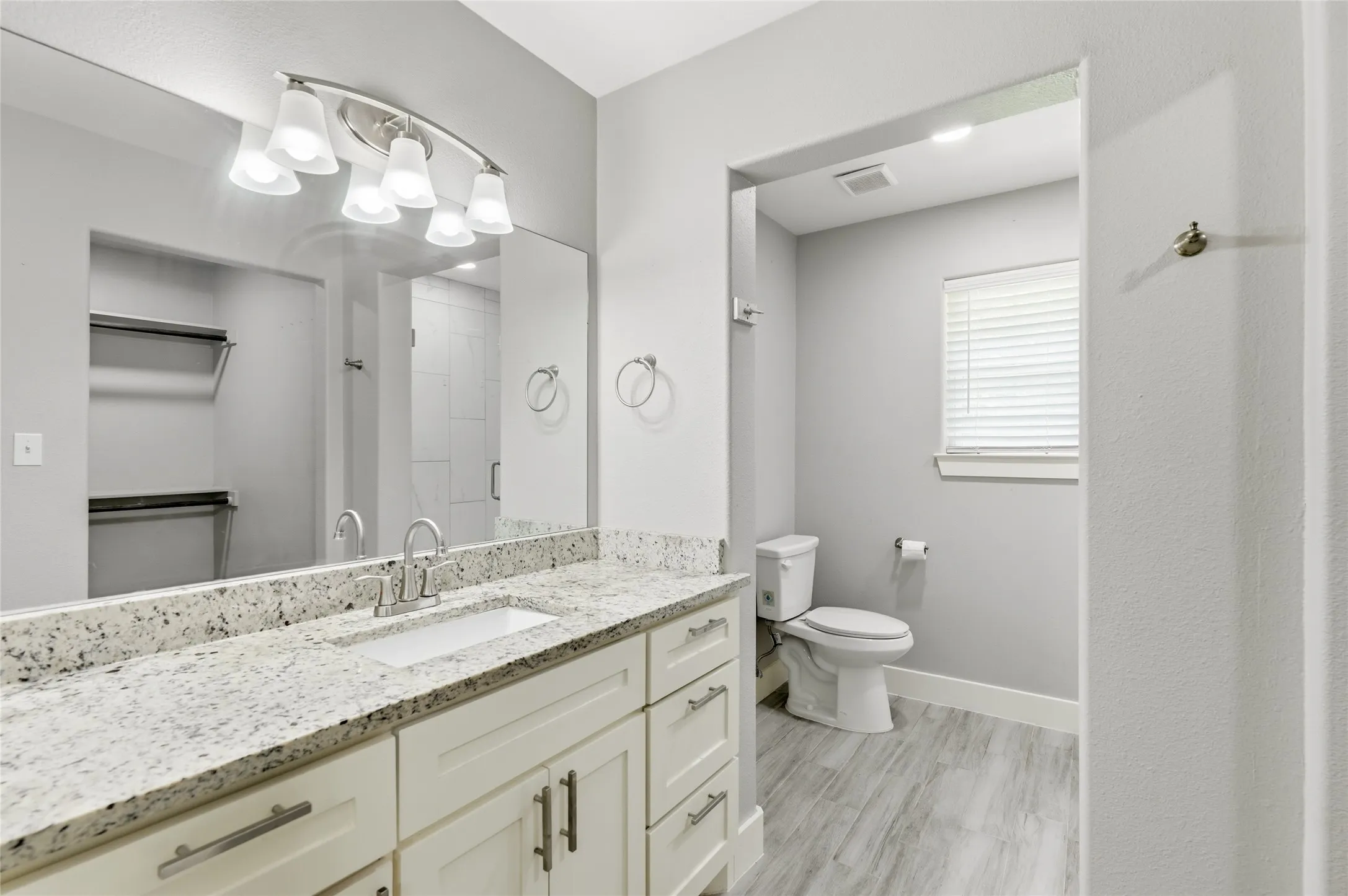 Single Family Residence For Sale in Grayson County , 318 E Munson Street, Denison, Texas 75021, 3 Bedroom, 2 Bathroom, Garage spaces, 1,320 Sqft, built in 2019, mls#21230670, Real Estate Agent in Denison, Homes For Sale in Grayson county, Homes For Sale in Denison, Realtor in Denison Texas, Real Estate Brokerage Independent Realty Texas, Luminita Cordes Realtor