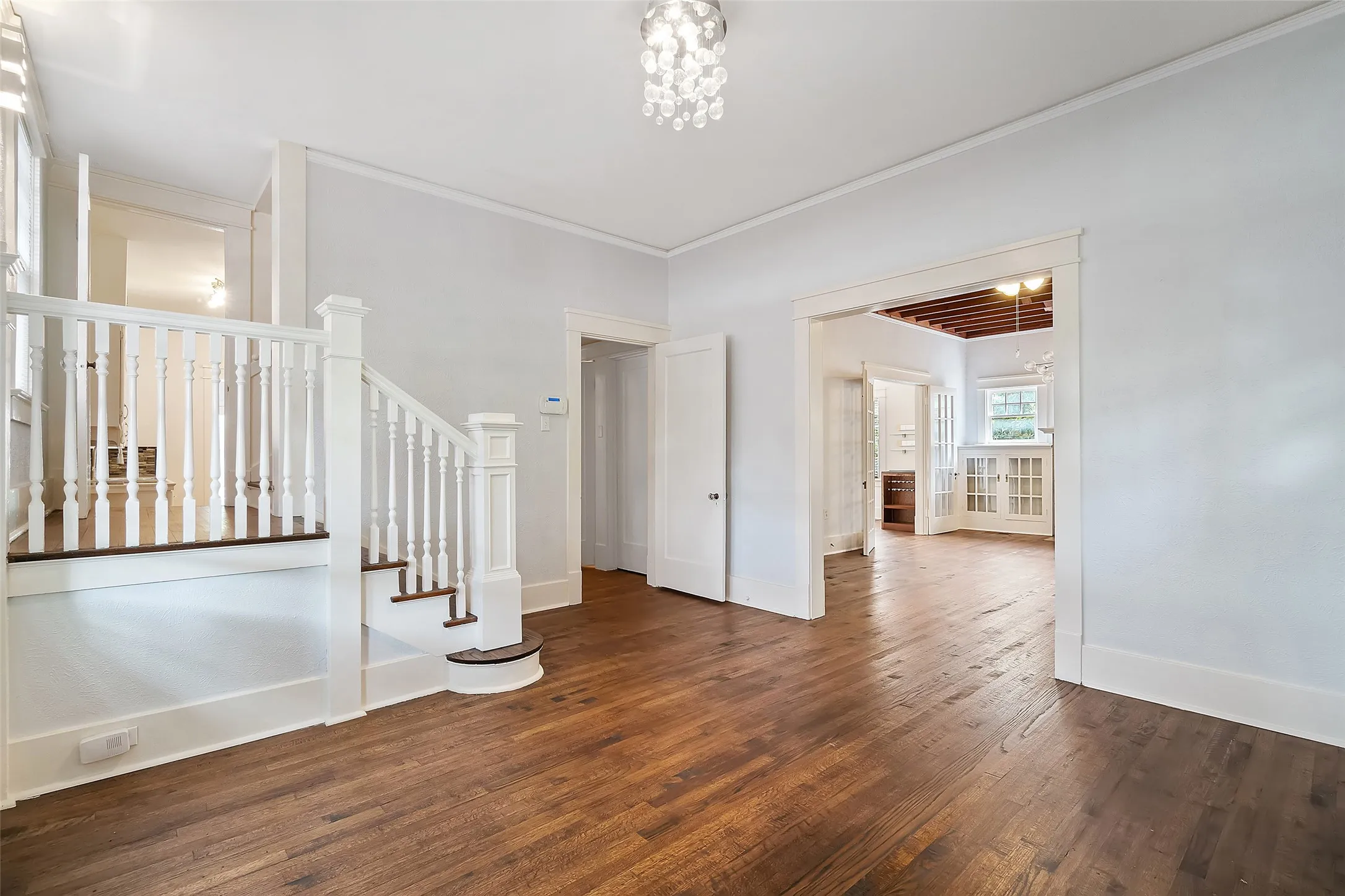 Single Family Residence For Rent in Dallas County , 4313 avondale Avenue, Dallas, Texas 75219, 4 Bedroom, 2 Bathroom, Garage spaces, 2,832 Sqft, built in 1929, mls#21265333, Real Estate Agent in Dallas, Homes For Rent in Dallas county, Homes For Rent in Dallas, Realtor in Dallas Texas, Real Estate Brokerage Independent Realty Texas, Luminita Cordes Realtor