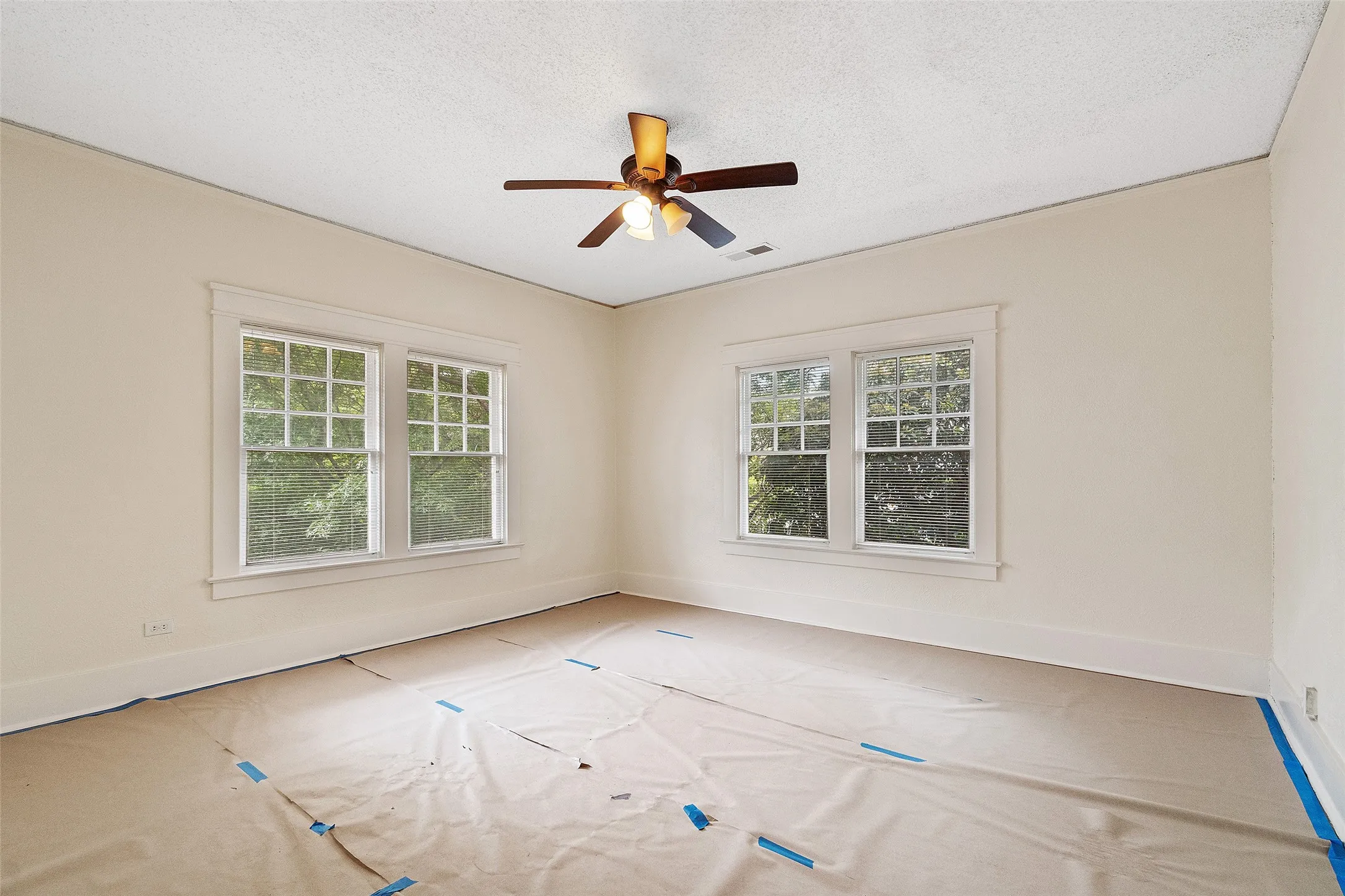 Single Family Residence For Rent in Dallas County , 4313 avondale Avenue, Dallas, Texas 75219, 4 Bedroom, 2 Bathroom, Garage spaces, 2,832 Sqft, built in 1929, mls#21265333, Real Estate Agent in Dallas, Homes For Rent in Dallas county, Homes For Rent in Dallas, Realtor in Dallas Texas, Real Estate Brokerage Independent Realty Texas, Luminita Cordes Realtor