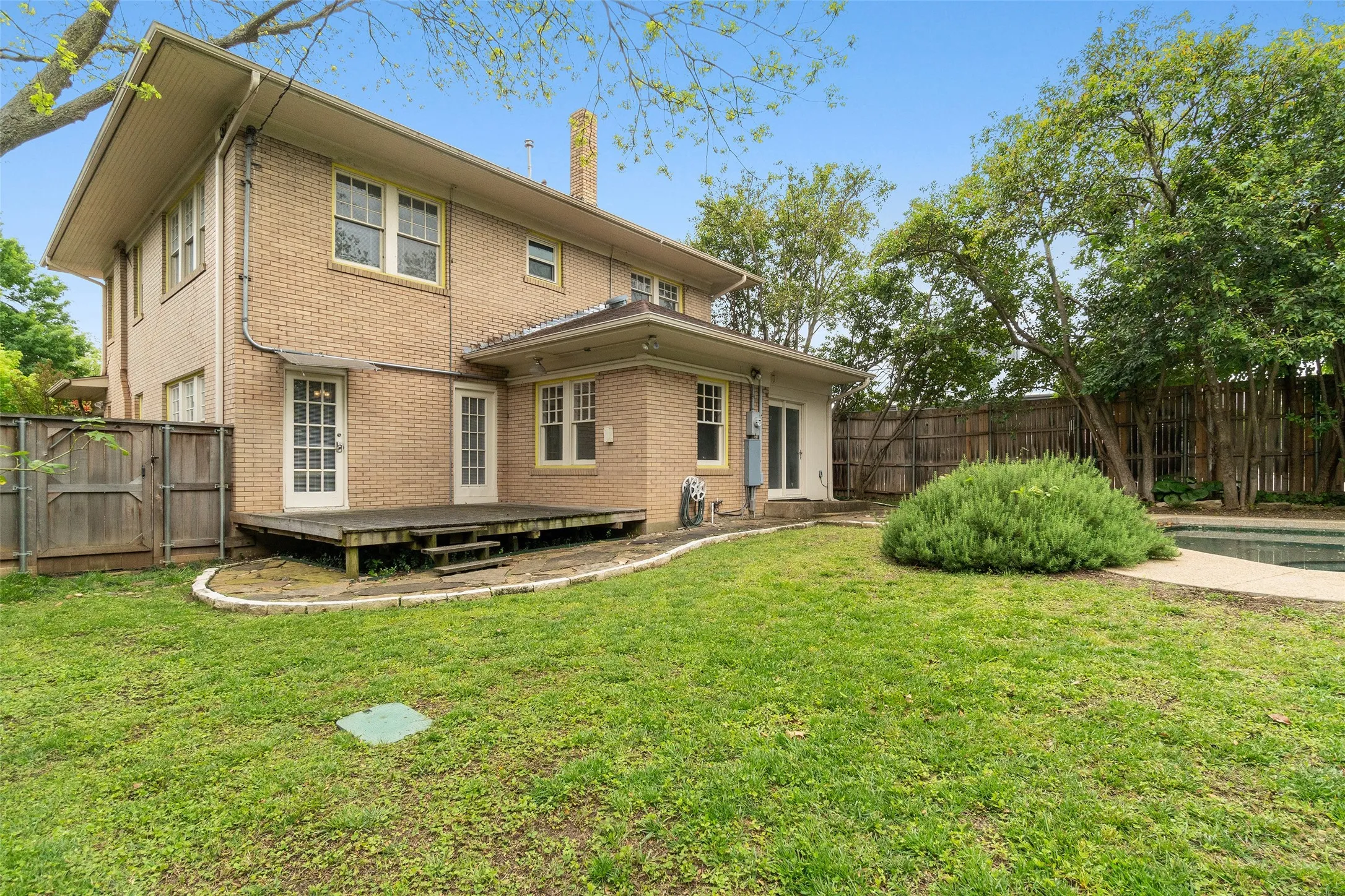 Single Family Residence For Rent in Dallas County , 4313 avondale Avenue, Dallas, Texas 75219, 4 Bedroom, 2 Bathroom, Garage spaces, 2,832 Sqft, built in 1929, mls#21265333, Real Estate Agent in Dallas, Homes For Rent in Dallas county, Homes For Rent in Dallas, Realtor in Dallas Texas, Real Estate Brokerage Independent Realty Texas, Luminita Cordes Realtor