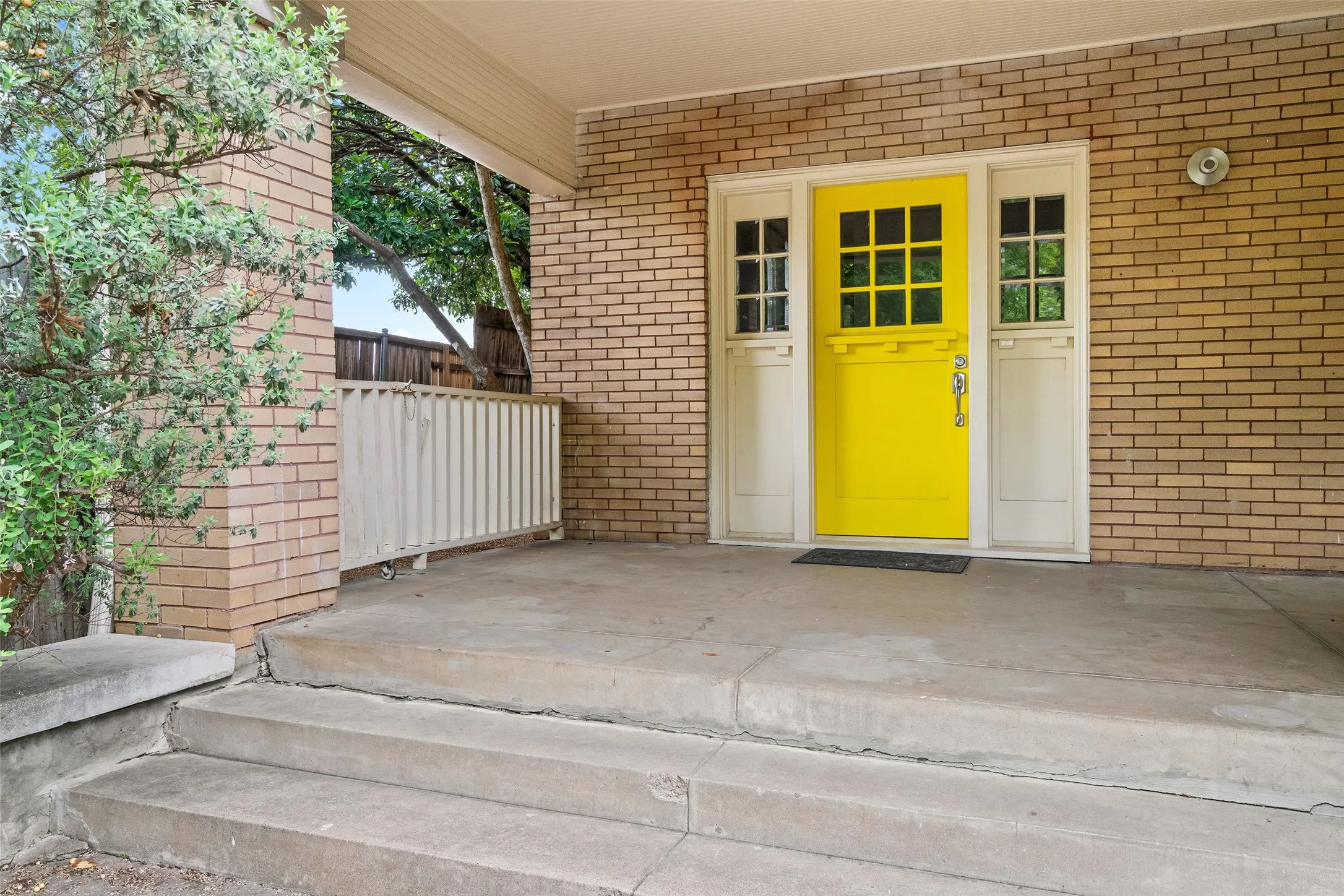 Single Family Residence For Rent in Dallas County , 4313 avondale Avenue, Dallas, Texas 75219, 4 Bedroom, 2 Bathroom, Garage spaces, 2,832 Sqft, built in 1929, mls#21265333, Real Estate Agent in Dallas, Homes For Rent in Dallas county, Homes For Rent in Dallas, Realtor in Dallas Texas, Real Estate Brokerage Independent Realty Texas, Luminita Cordes Realtor