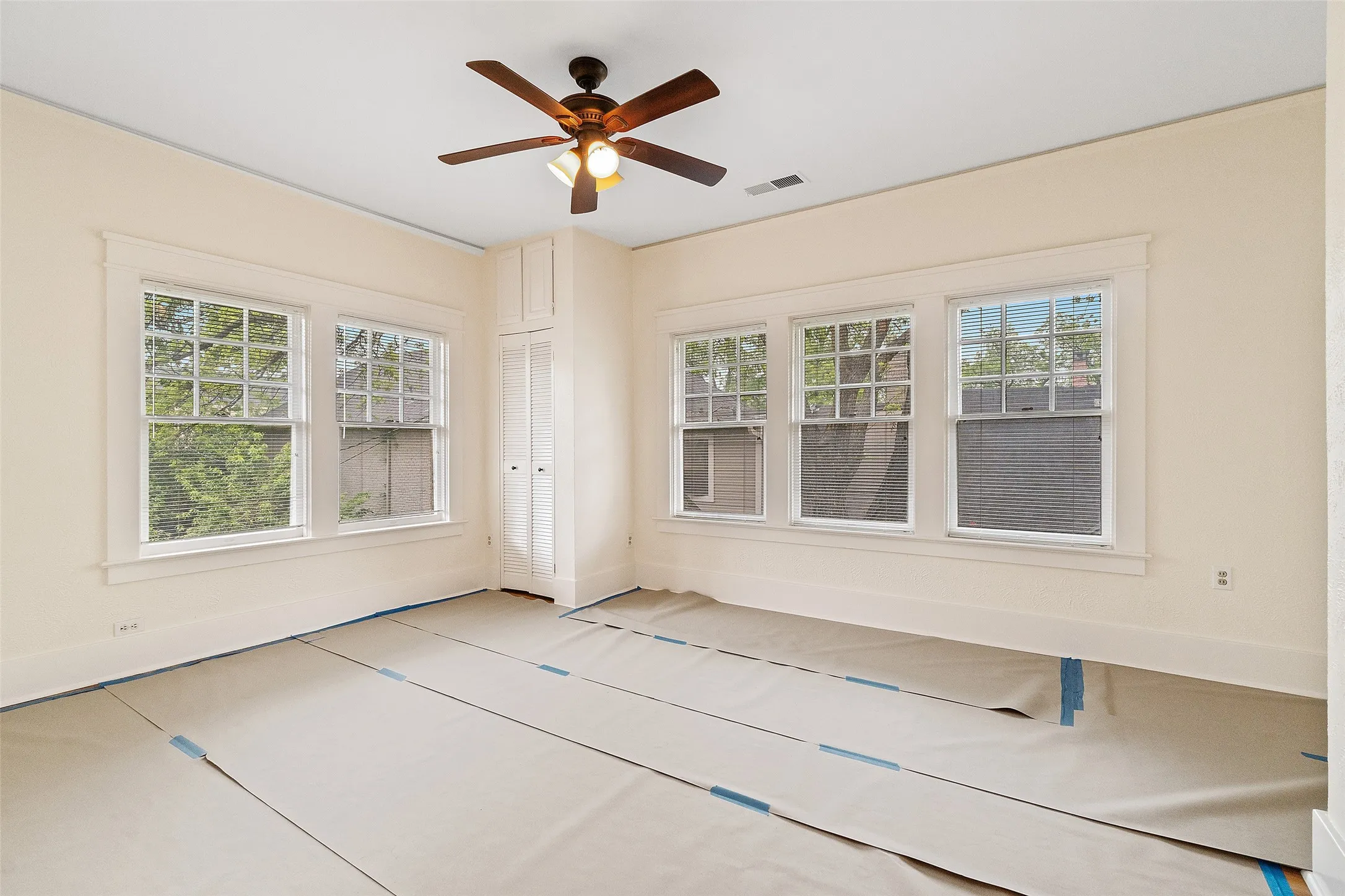 Single Family Residence For Rent in Dallas County , 4313 avondale Avenue, Dallas, Texas 75219, 4 Bedroom, 2 Bathroom, Garage spaces, 2,832 Sqft, built in 1929, mls#21265333, Real Estate Agent in Dallas, Homes For Rent in Dallas county, Homes For Rent in Dallas, Realtor in Dallas Texas, Real Estate Brokerage Independent Realty Texas, Luminita Cordes Realtor
