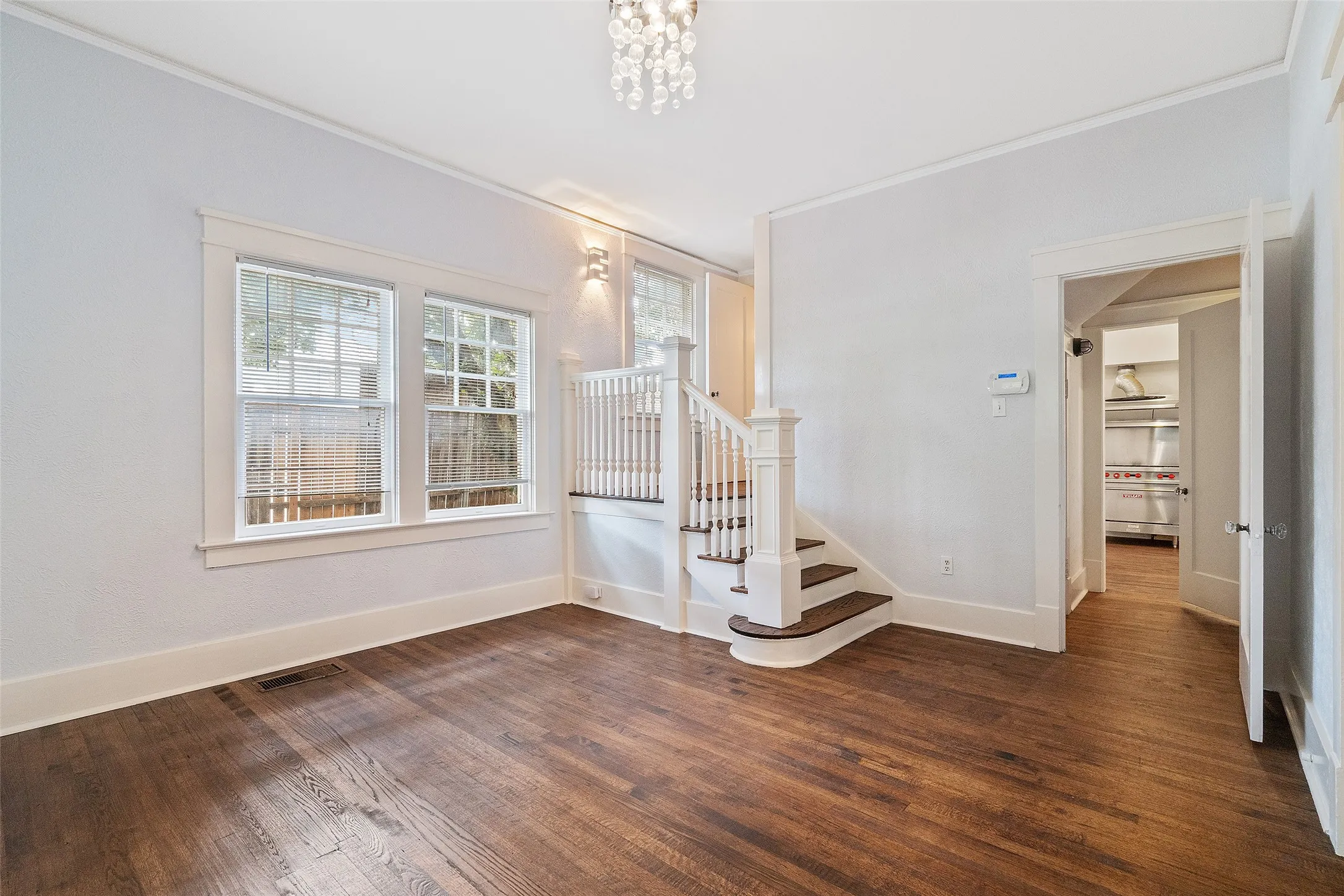 Single Family Residence For Rent in Dallas County , 4313 avondale Avenue, Dallas, Texas 75219, 4 Bedroom, 2 Bathroom, Garage spaces, 2,832 Sqft, built in 1929, mls#21265333, Real Estate Agent in Dallas, Homes For Rent in Dallas county, Homes For Rent in Dallas, Realtor in Dallas Texas, Real Estate Brokerage Independent Realty Texas, Luminita Cordes Realtor