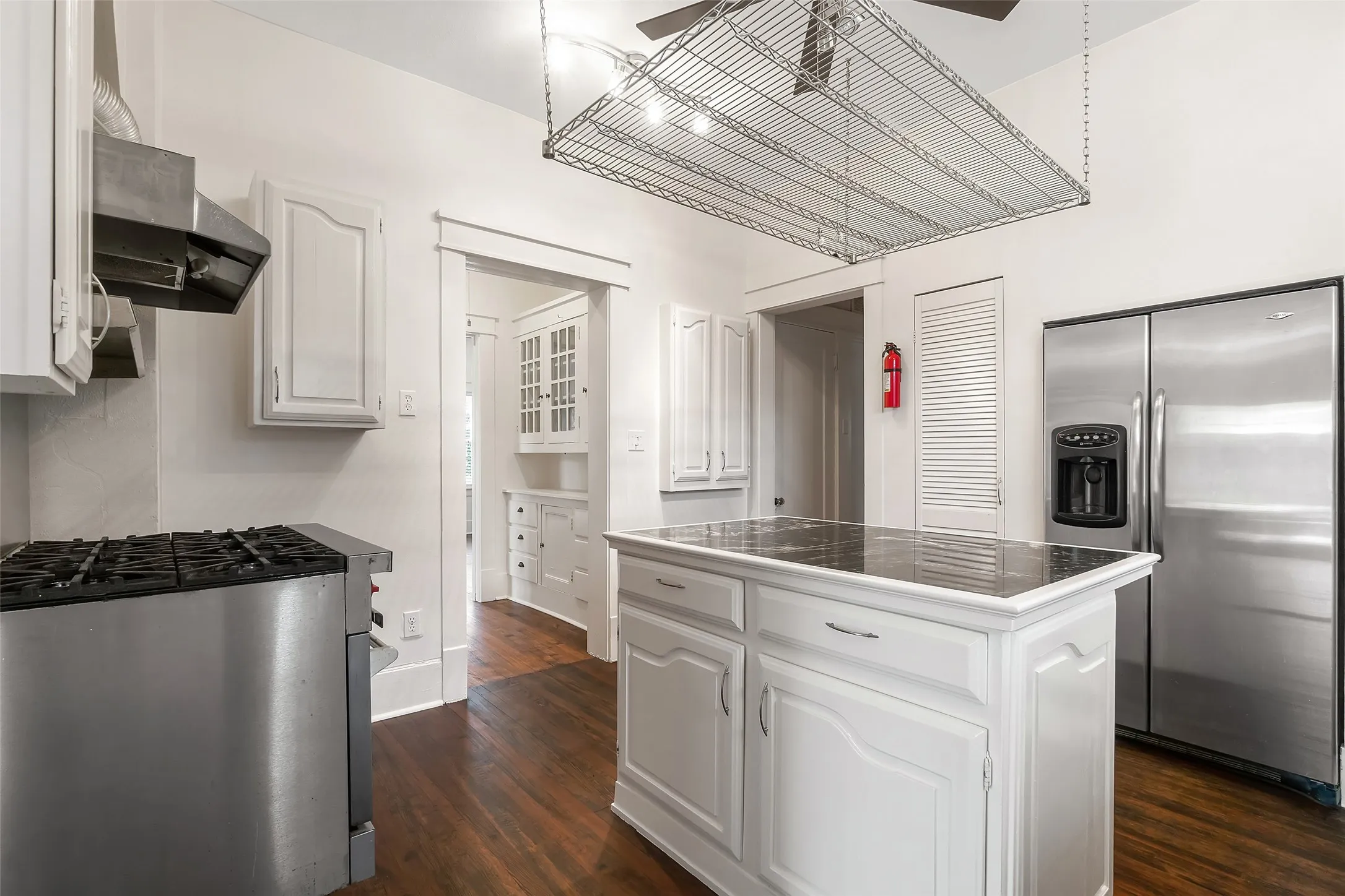 Single Family Residence For Rent in Dallas County , 4313 avondale Avenue, Dallas, Texas 75219, 4 Bedroom, 2 Bathroom, Garage spaces, 2,832 Sqft, built in 1929, mls#21265333, Real Estate Agent in Dallas, Homes For Rent in Dallas county, Homes For Rent in Dallas, Realtor in Dallas Texas, Real Estate Brokerage Independent Realty Texas, Luminita Cordes Realtor