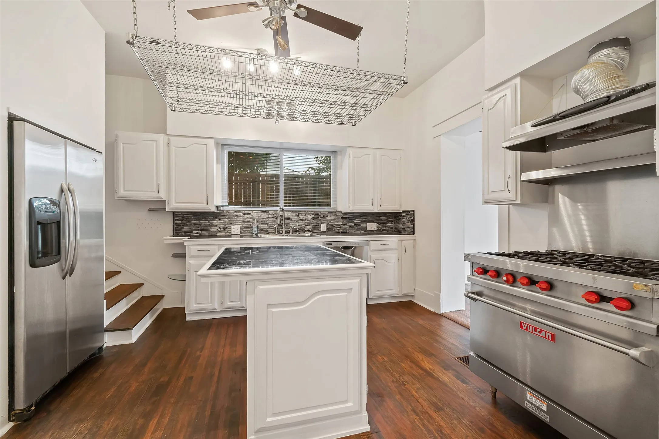 Single Family Residence For Rent in Dallas County , 4313 avondale Avenue, Dallas, Texas 75219, 4 Bedroom, 2 Bathroom, Garage spaces, 2,832 Sqft, built in 1929, mls#21265333, Real Estate Agent in Dallas, Homes For Rent in Dallas county, Homes For Rent in Dallas, Realtor in Dallas Texas, Real Estate Brokerage Independent Realty Texas, Luminita Cordes Realtor
