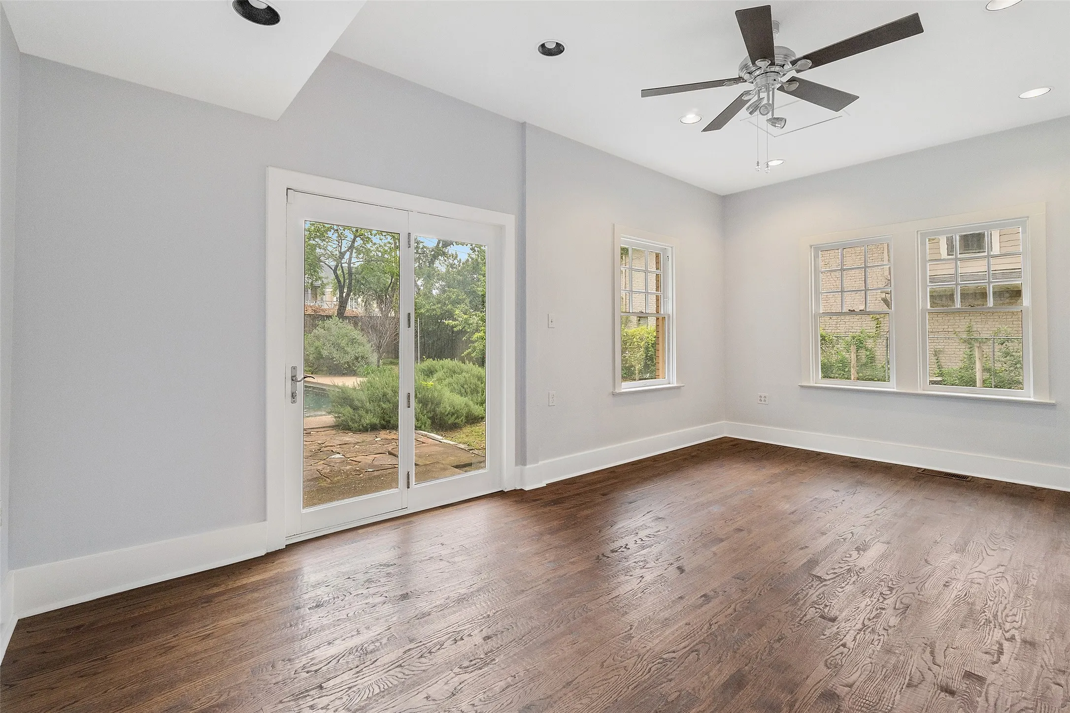 Single Family Residence For Rent in Dallas County , 4313 avondale Avenue, Dallas, Texas 75219, 4 Bedroom, 2 Bathroom, Garage spaces, 2,832 Sqft, built in 1929, mls#21265333, Real Estate Agent in Dallas, Homes For Rent in Dallas county, Homes For Rent in Dallas, Realtor in Dallas Texas, Real Estate Brokerage Independent Realty Texas, Luminita Cordes Realtor