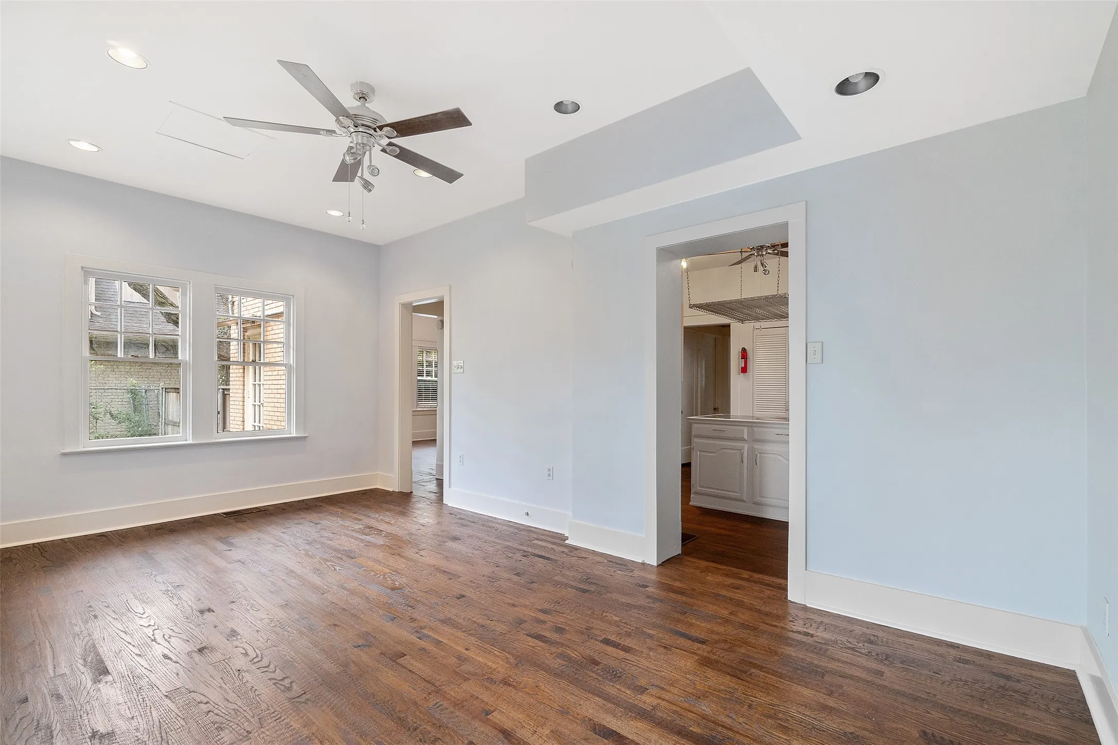 Single Family Residence For Rent in Dallas County , 4313 avondale Avenue, Dallas, Texas 75219, 4 Bedroom, 2 Bathroom, Garage spaces, 2,832 Sqft, built in 1929, mls#21265333, Real Estate Agent in Dallas, Homes For Rent in Dallas county, Homes For Rent in Dallas, Realtor in Dallas Texas, Real Estate Brokerage Independent Realty Texas, Luminita Cordes Realtor