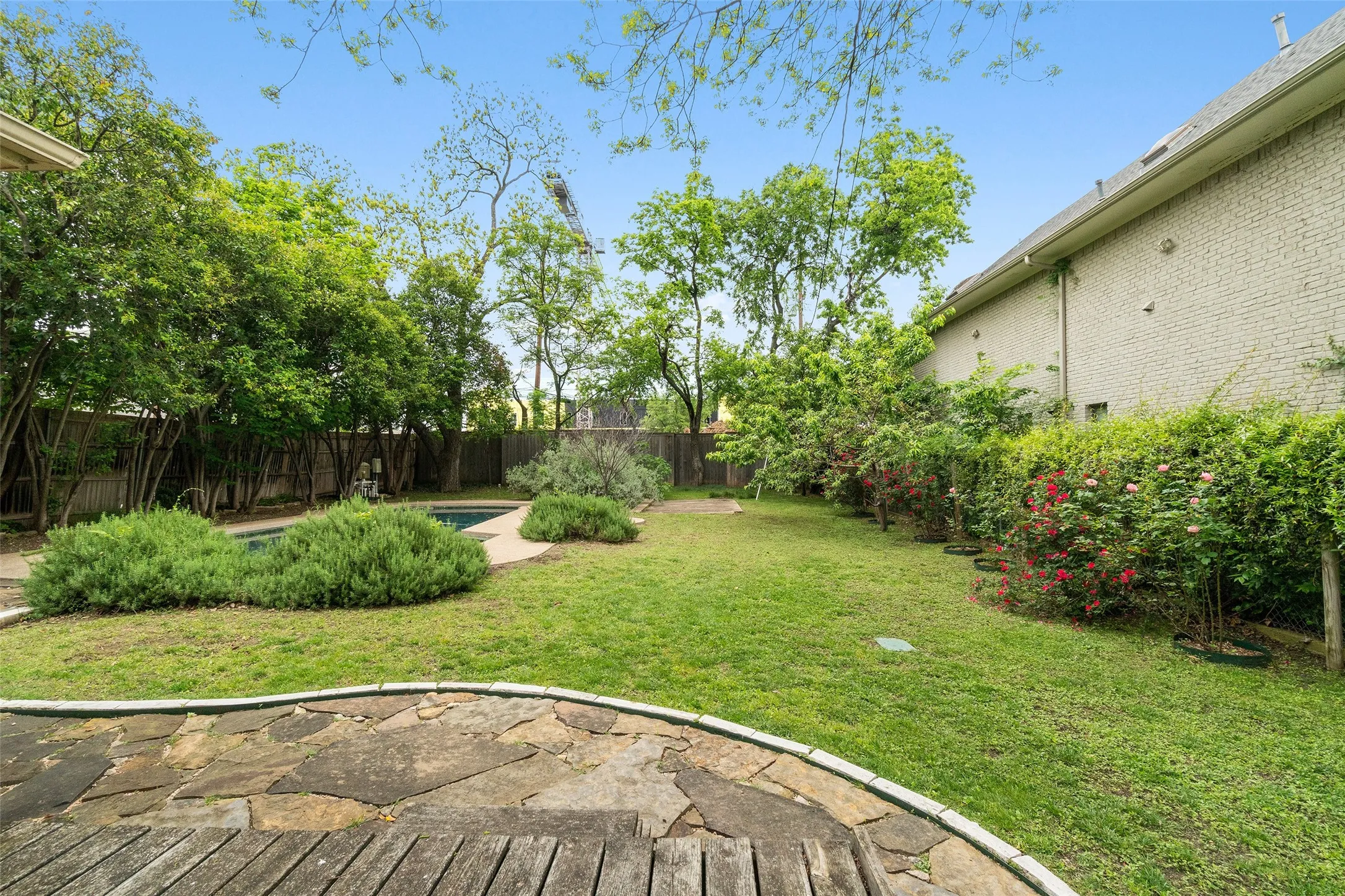 Single Family Residence For Rent in Dallas County , 4313 avondale Avenue, Dallas, Texas 75219, 4 Bedroom, 2 Bathroom, Garage spaces, 2,832 Sqft, built in 1929, mls#21265333, Real Estate Agent in Dallas, Homes For Rent in Dallas county, Homes For Rent in Dallas, Realtor in Dallas Texas, Real Estate Brokerage Independent Realty Texas, Luminita Cordes Realtor