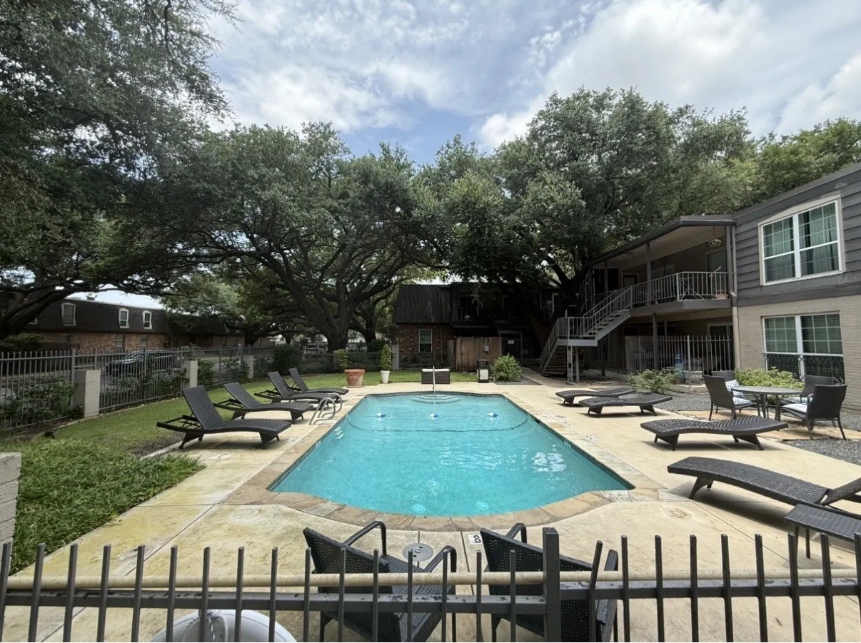 Condominium For Rent in Dallas County , 5212 Fleetwood Oaks Avenue 102, Dallas, Texas 75235, 1 Bedroom, 1 Bathroom, Garage spaces, 698 Sqft, built in 1963, mls#21265328, Real Estate Agent in Dallas, Homes For Rent in Dallas county, Homes For Rent in Dallas, Realtor in Dallas Texas, Real Estate Brokerage Independent Realty Texas, Luminita Cordes Realtor