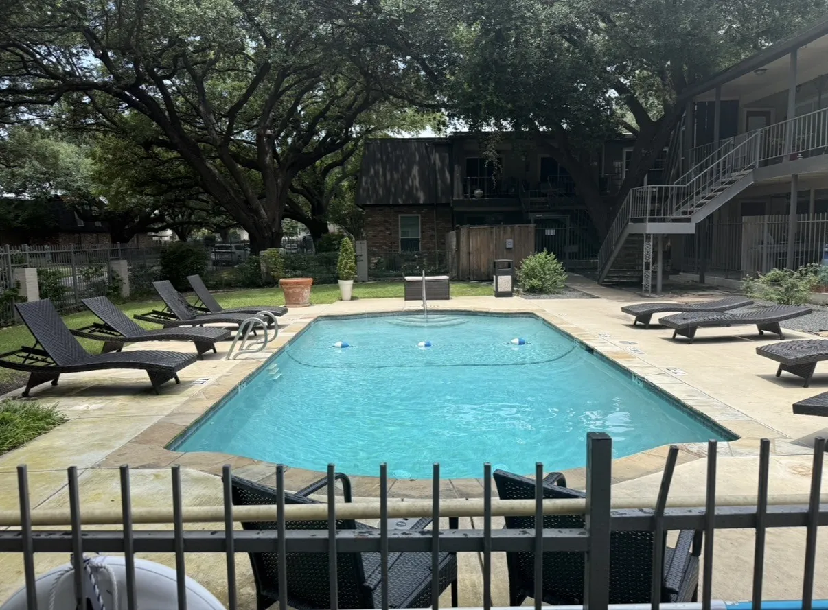 Condominium For Rent in Dallas County , 5212 Fleetwood Oaks Avenue 102, Dallas, Texas 75235, 1 Bedroom, 1 Bathroom, Garage spaces, 698 Sqft, built in 1963, mls#21265328, Real Estate Agent in Dallas, Homes For Rent in Dallas county, Homes For Rent in Dallas, Realtor in Dallas Texas, Real Estate Brokerage Independent Realty Texas, Luminita Cordes Realtor