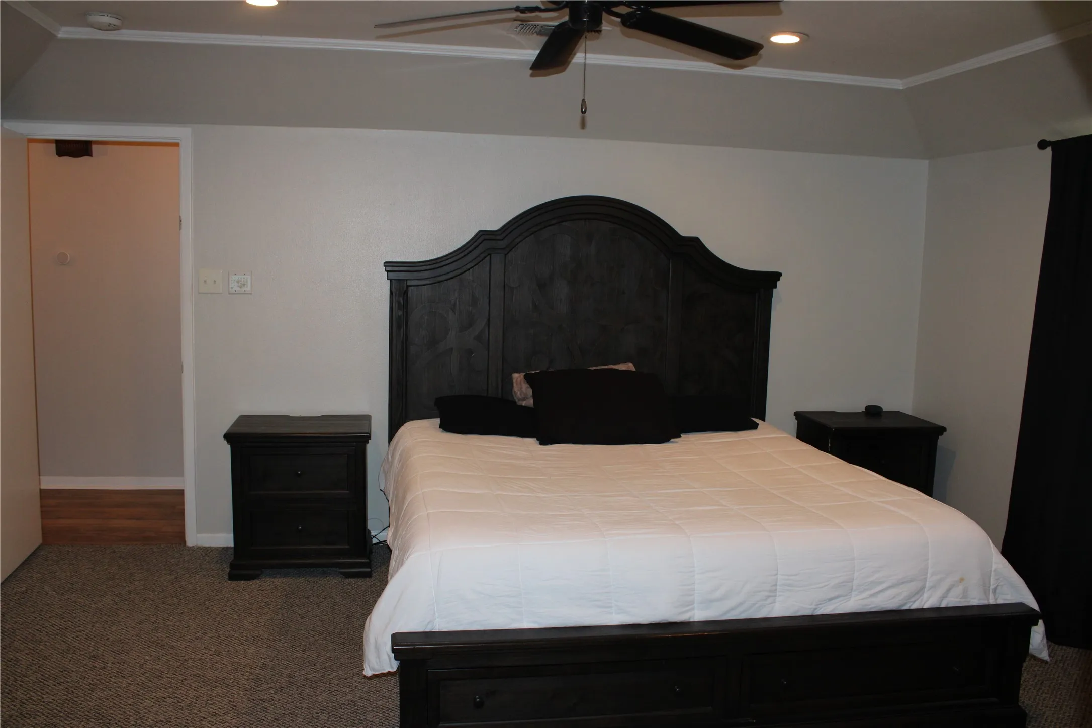 Single Family Residence For Sale in Mc Lennan County , 4900 Lake Hurst Drive, Waco, Texas 76710, 4 Bedroom, 3 Bathroom, 2 Garage spaces, 2,168 Sqft, built in 1965, mls#21265338, Real Estate Agent in Waco, Homes For Sale in Mc Lennan county, Homes For Sale in Waco, Realtor in Waco Texas, Real Estate Brokerage Independent Realty Texas, Luminita Cordes Realtor