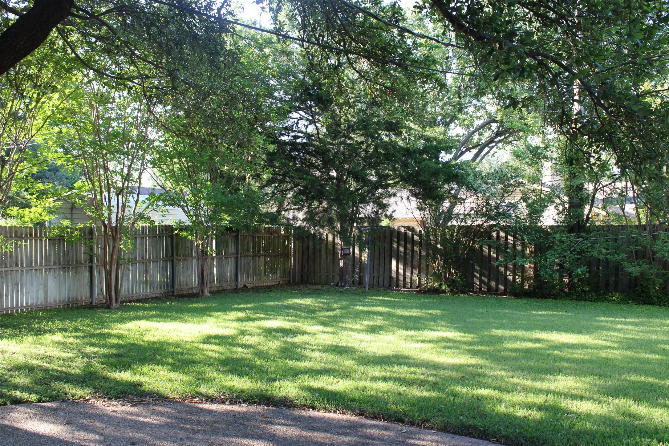 Single Family Residence For Sale in Mc Lennan County , 4900 Lake Hurst Drive, Waco, Texas 76710, 4 Bedroom, 3 Bathroom, 2 Garage spaces, 2,168 Sqft, built in 1965, mls#21265338, Real Estate Agent in Waco, Homes For Sale in Mc Lennan county, Homes For Sale in Waco, Realtor in Waco Texas, Real Estate Brokerage Independent Realty Texas, Luminita Cordes Realtor