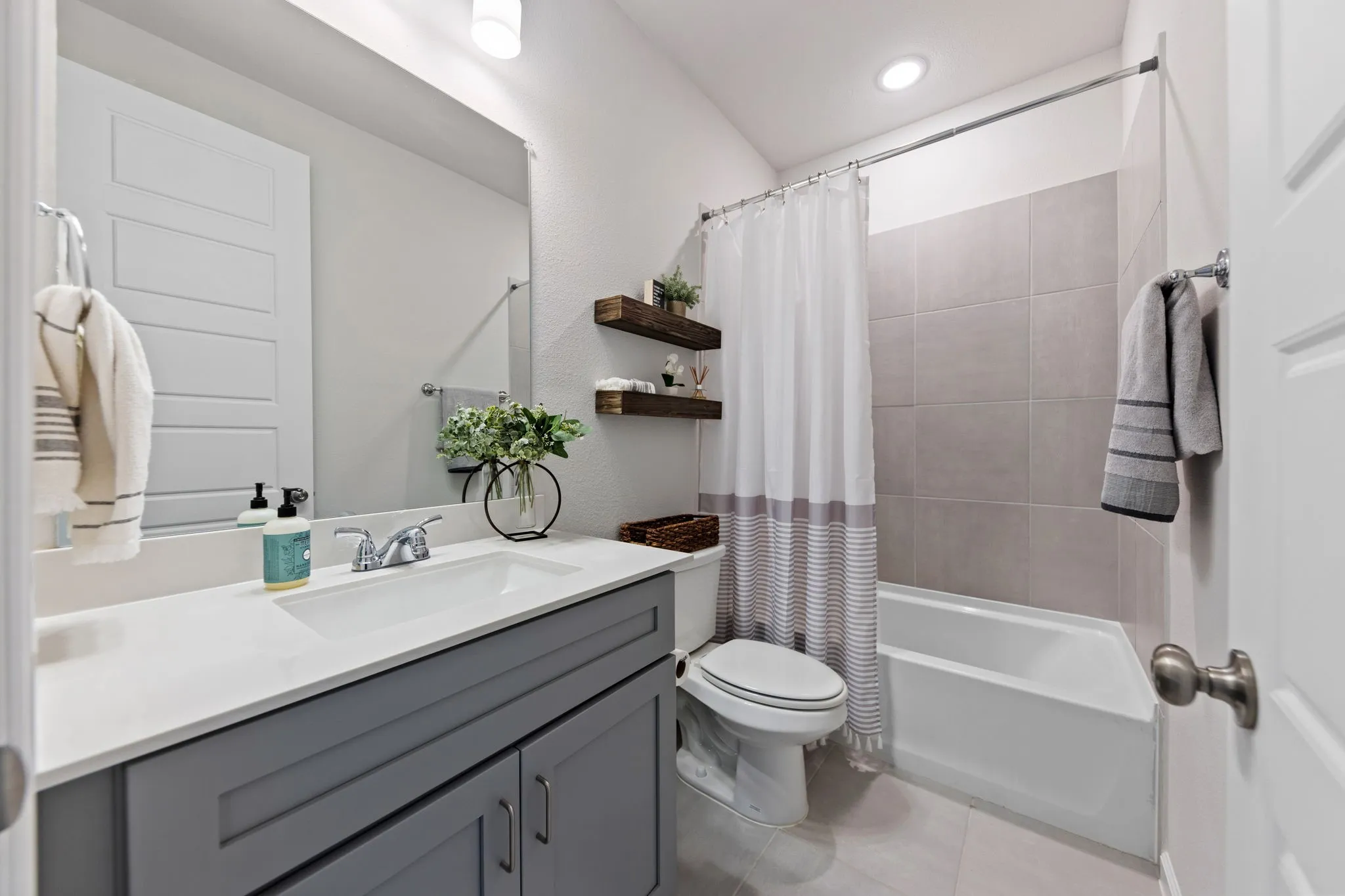 Single Family Residence For Sale in Collin County , 2320 Atlantic Avenue, Anna, Texas 75409, 4 Bedroom, 2 Bathroom, 2 Garage spaces, 2,064 Sqft, built in 2022, mls#21265320, Real Estate Agent in Anna, Homes For Sale in Collin county, Homes For Sale in Anna, Realtor in Anna Texas, Real Estate Brokerage Independent Realty Texas, Luminita Cordes Realtor