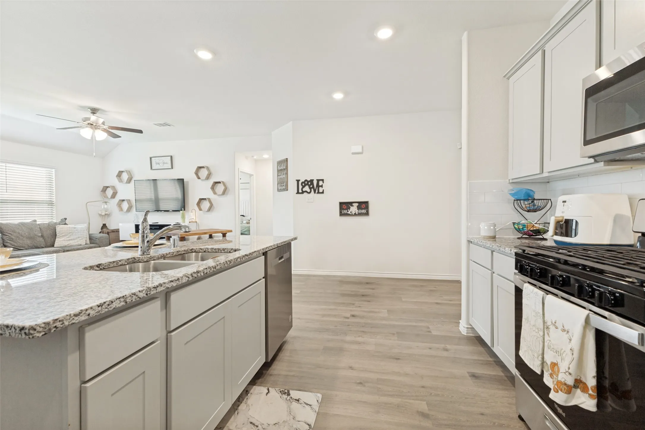 Single Family Residence For Sale in Collin County , 756 Daybreak Lane, Lavon, Texas 75166, 4 Bedrooms, 2 Bathrooms, 2 Garage spaces, 1,592 Sqft, built in 2023, Price $270,000, mls#21265355, Real Estate Agent in Lavon, Homes For Sale in Collin county, Homes For Sale in Lavon, Realtor in Lavon Texas, Real Estate Brokerage Independent Realty Texas, Luminita Cordes Realtor