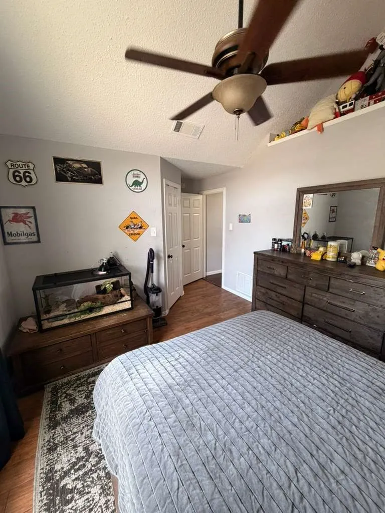 Single Family Residence For Sale in Dallas County , 906 busby, Cedar Hill, Texas 75104, 3 Bedrooms, 2 Bathrooms, 2 Garage spaces, 2,190 Sqft, built in 1991, Price $335,000, mls#21265360, Real Estate Agent in Cedar Hill, Homes For Sale in Dallas county, Homes For Sale in Cedar Hill, Realtor in Cedar Hill Texas, Real Estate Brokerage Independent Realty Texas, Luminita Cordes Realtor