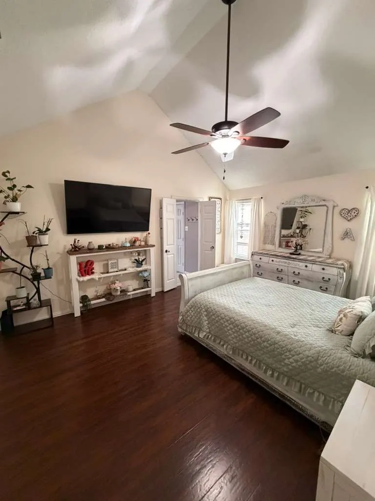 Single Family Residence For Sale in Dallas County , 906 busby, Cedar Hill, Texas 75104, 3 Bedrooms, 2 Bathrooms, 2 Garage spaces, 2,190 Sqft, built in 1991, Price $335,000, mls#21265360, Real Estate Agent in Cedar Hill, Homes For Sale in Dallas county, Homes For Sale in Cedar Hill, Realtor in Cedar Hill Texas, Real Estate Brokerage Independent Realty Texas, Luminita Cordes Realtor
