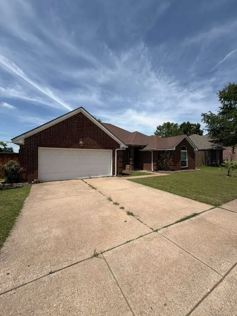 Single Family Residence For Sale in Dallas County , 906 busby, Cedar Hill, Texas 75104, 3 Bedrooms, 2 Bathrooms, 2 Garage spaces, 2,190 Sqft, built in 1991, Price $335,000, mls#21265360, Real Estate Agent in Cedar Hill, Homes For Sale in Dallas county, Homes For Sale in Cedar Hill, Realtor in Cedar Hill Texas, Real Estate Brokerage Independent Realty Texas, Luminita Cordes Realtor