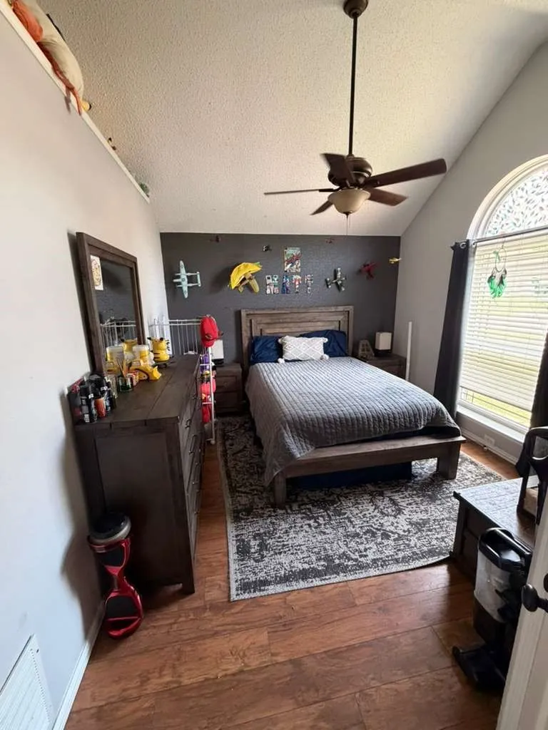 Single Family Residence For Sale in Dallas County , 906 busby, Cedar Hill, Texas 75104, 3 Bedrooms, 2 Bathrooms, 2 Garage spaces, 2,190 Sqft, built in 1991, Price $335,000, mls#21265360, Real Estate Agent in Cedar Hill, Homes For Sale in Dallas county, Homes For Sale in Cedar Hill, Realtor in Cedar Hill Texas, Real Estate Brokerage Independent Realty Texas, Luminita Cordes Realtor