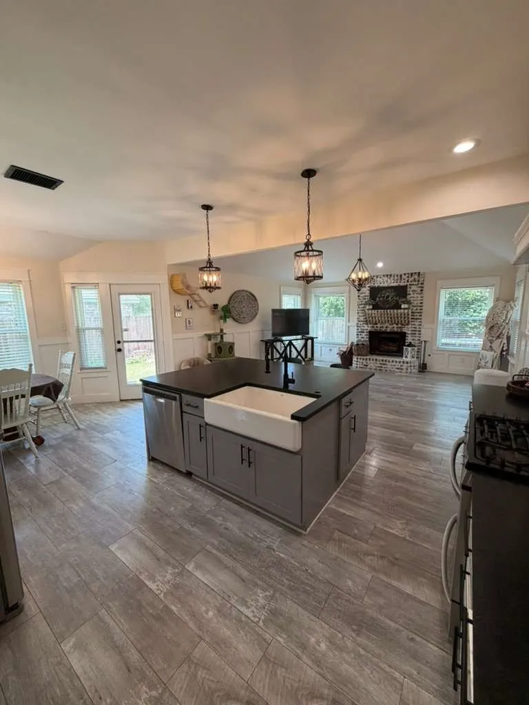 Single Family Residence For Sale in Dallas County , 906 busby, Cedar Hill, Texas 75104, 3 Bedrooms, 2 Bathrooms, 2 Garage spaces, 2,190 Sqft, built in 1991, Price $335,000, mls#21265360, Real Estate Agent in Cedar Hill, Homes For Sale in Dallas county, Homes For Sale in Cedar Hill, Realtor in Cedar Hill Texas, Real Estate Brokerage Independent Realty Texas, Luminita Cordes Realtor