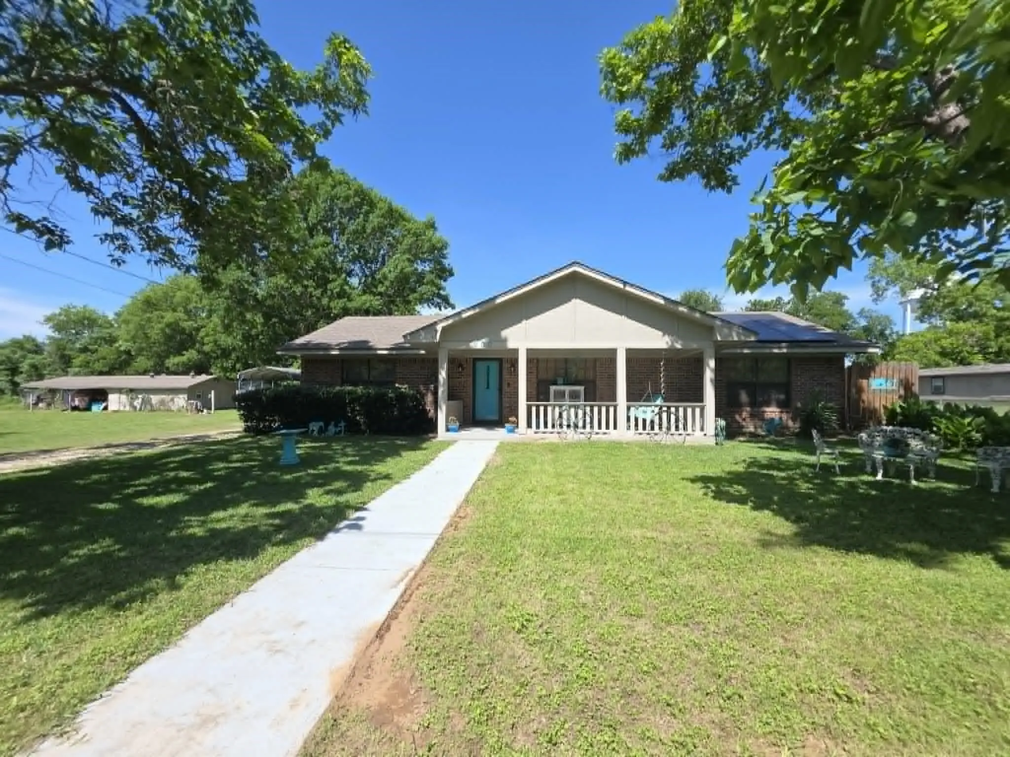 Single Family Residence For Sale in Freestone County , 900 S 8th Avenue, Teague, Texas 75860, 3 Bedroom, 2 Bathroom, Garage spaces, 1,556 Sqft, built in 1986, mls#21265323, Real Estate Agent in Teague, Homes For Sale in Freestone county, Homes For Sale in Teague, Realtor in Teague Texas, Real Estate Brokerage Independent Realty Texas, Luminita Cordes Realtor