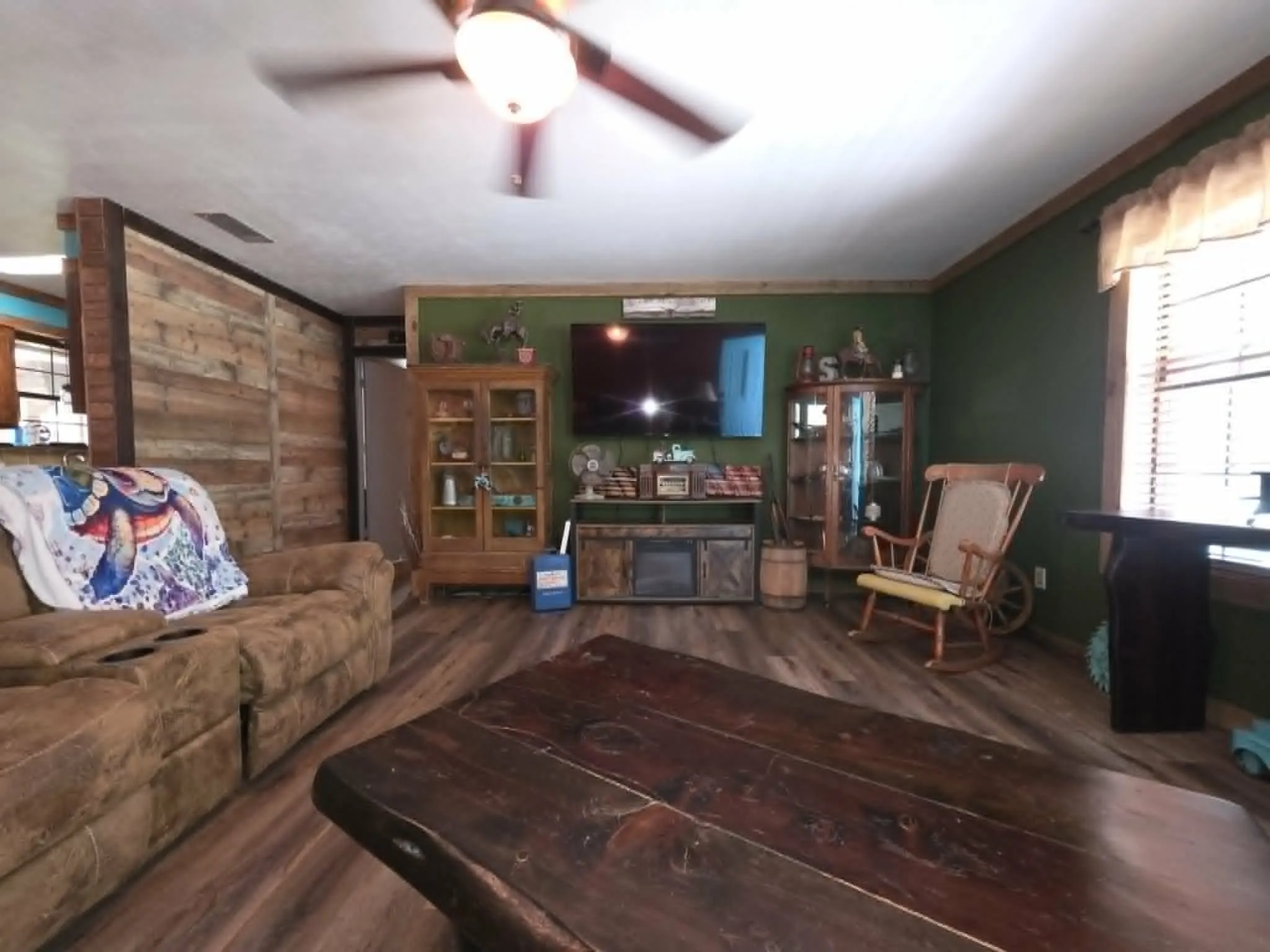 Single Family Residence For Sale in Freestone County , 900 S 8th Avenue, Teague, Texas 75860, 3 Bedroom, 2 Bathroom, Garage spaces, 1,556 Sqft, built in 1986, mls#21265323, Real Estate Agent in Teague, Homes For Sale in Freestone county, Homes For Sale in Teague, Realtor in Teague Texas, Real Estate Brokerage Independent Realty Texas, Luminita Cordes Realtor