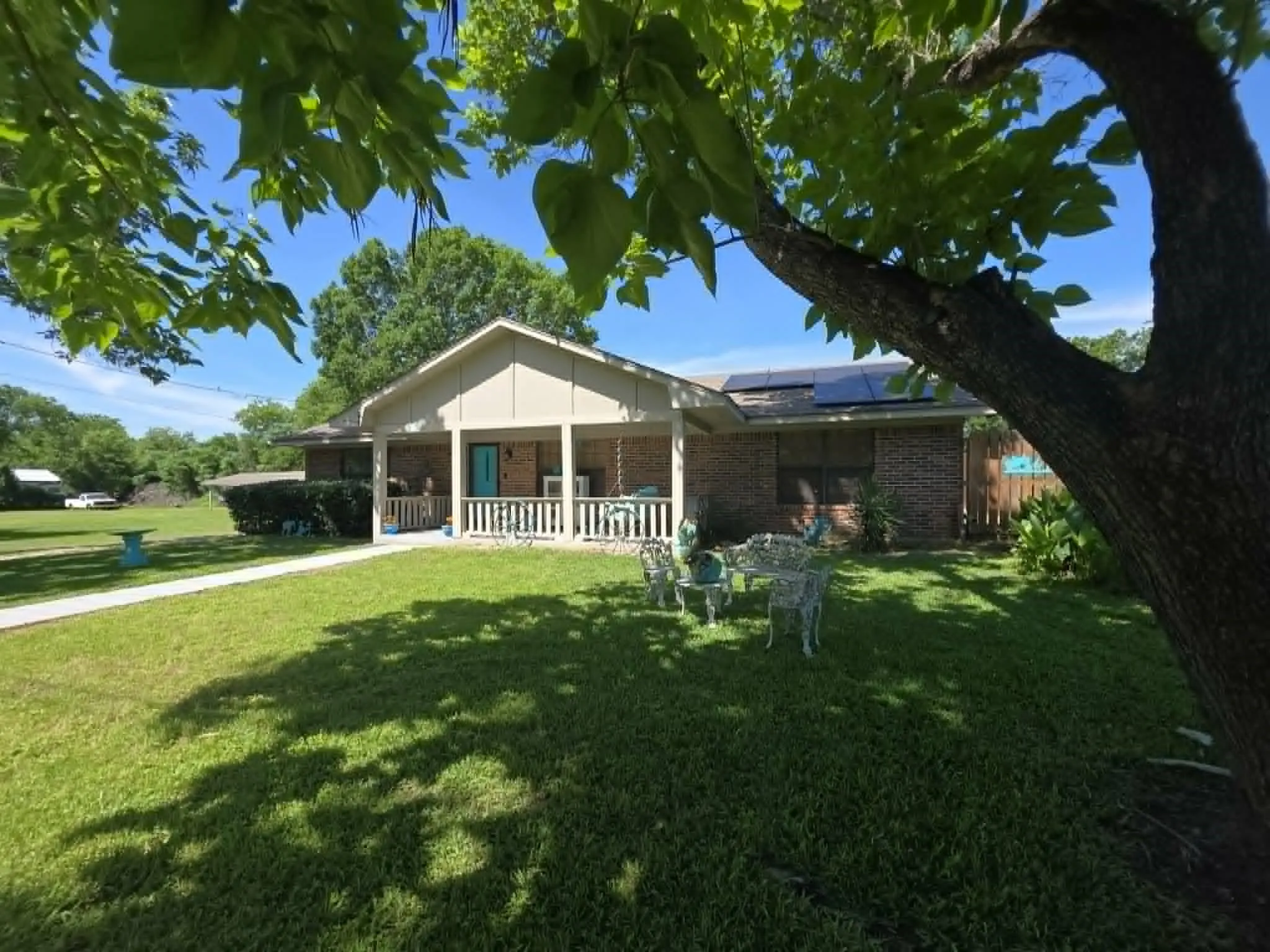 Single Family Residence For Sale in Freestone County , 900 S 8th Avenue, Teague, Texas 75860, 3 Bedroom, 2 Bathroom, Garage spaces, 1,556 Sqft, built in 1986, mls#21265323, Real Estate Agent in Teague, Homes For Sale in Freestone county, Homes For Sale in Teague, Realtor in Teague Texas, Real Estate Brokerage Independent Realty Texas, Luminita Cordes Realtor