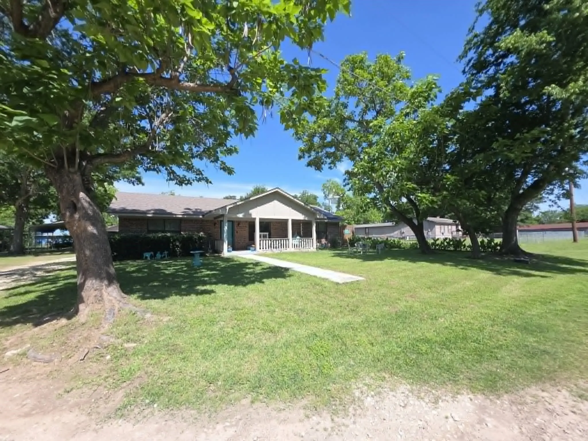 Single Family Residence For Sale in Freestone County , 900 S 8th Avenue, Teague, Texas 75860, 3 Bedroom, 2 Bathroom, Garage spaces, 1,556 Sqft, built in 1986, mls#21265323, Real Estate Agent in Teague, Homes For Sale in Freestone county, Homes For Sale in Teague, Realtor in Teague Texas, Real Estate Brokerage Independent Realty Texas, Luminita Cordes Realtor