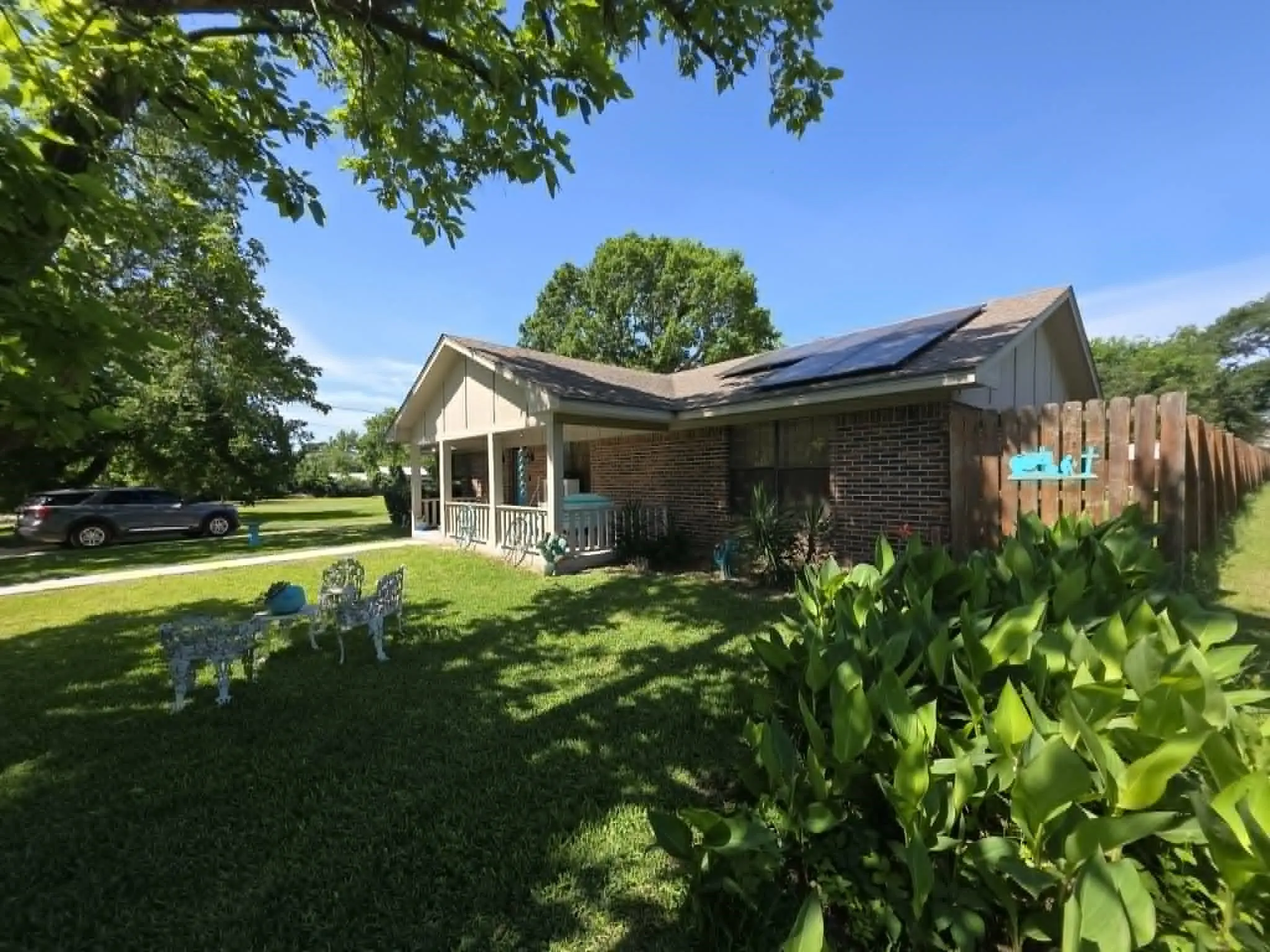 Single Family Residence For Sale in Freestone County , 900 S 8th Avenue, Teague, Texas 75860, 3 Bedroom, 2 Bathroom, Garage spaces, 1,556 Sqft, built in 1986, mls#21265323, Real Estate Agent in Teague, Homes For Sale in Freestone county, Homes For Sale in Teague, Realtor in Teague Texas, Real Estate Brokerage Independent Realty Texas, Luminita Cordes Realtor
