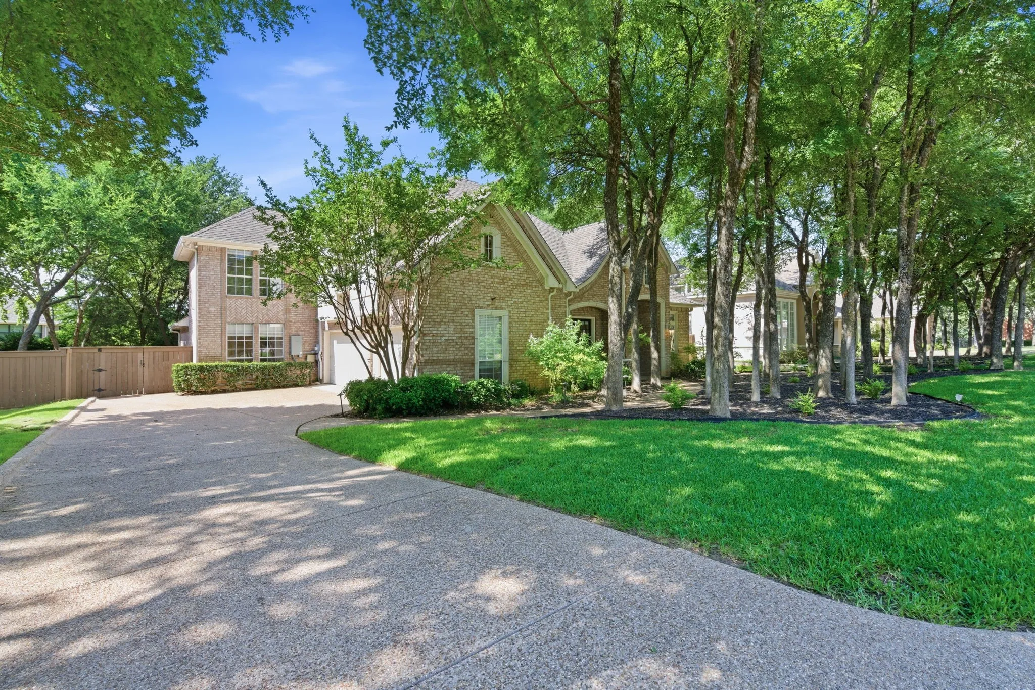 Single Family Residence For Sale in Tarrant County , 605 Blair Court, Southlake, Texas 76092, 4 Bedroom, 4 Bathroom, 3 Garage spaces, 4,030 Sqft, built in 1997, mls#21263761, Real Estate Agent in Southlake, Homes For Sale in Tarrant county, Homes For Sale in Southlake, Realtor in Southlake Texas, Real Estate Brokerage Independent Realty Texas, Luminita Cordes Realtor