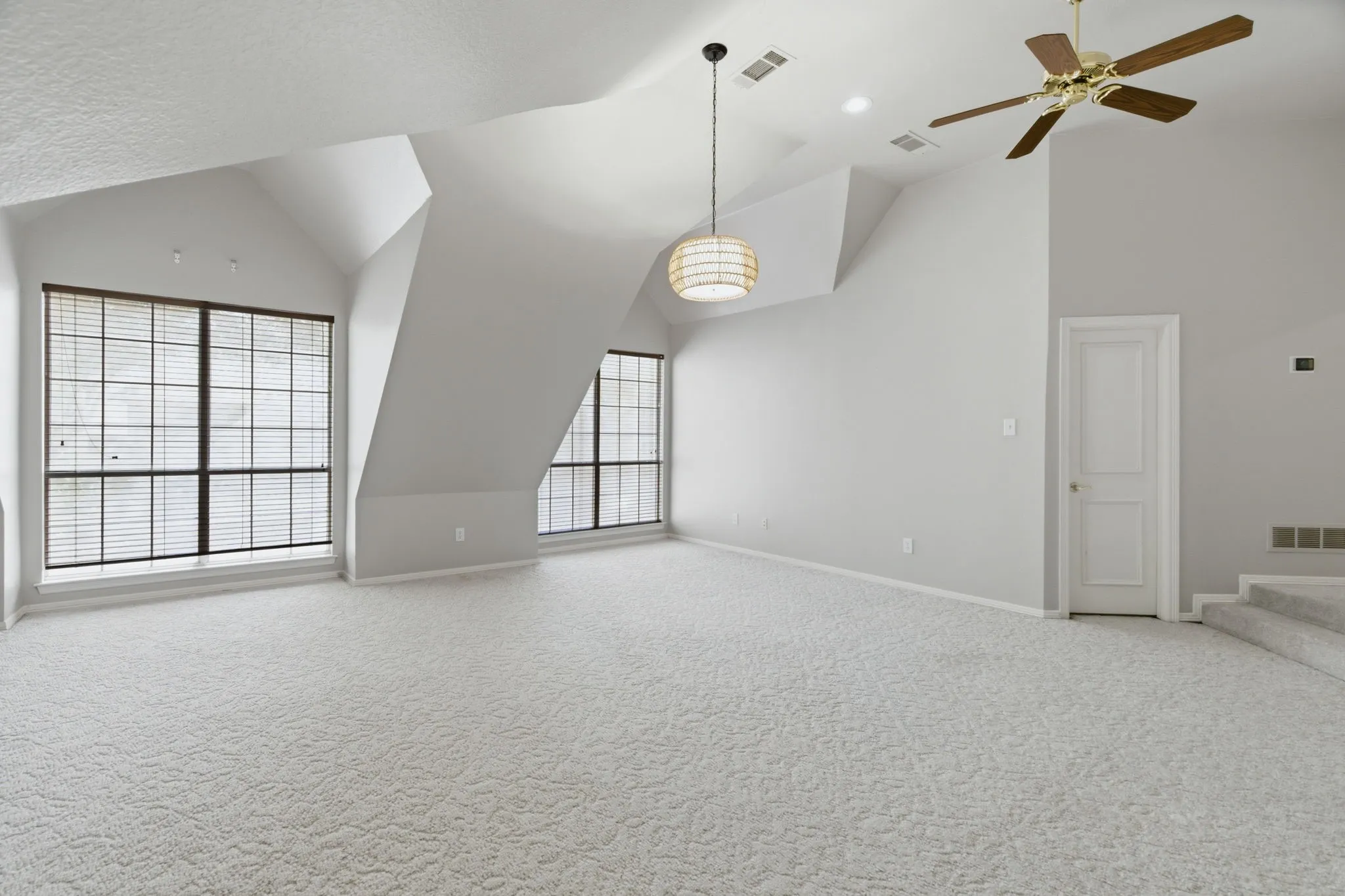 Single Family Residence For Sale in Tarrant County , 605 Blair Court, Southlake, Texas 76092, 4 Bedroom, 4 Bathroom, 3 Garage spaces, 4,030 Sqft, built in 1997, mls#21263761, Real Estate Agent in Southlake, Homes For Sale in Tarrant county, Homes For Sale in Southlake, Realtor in Southlake Texas, Real Estate Brokerage Independent Realty Texas, Luminita Cordes Realtor