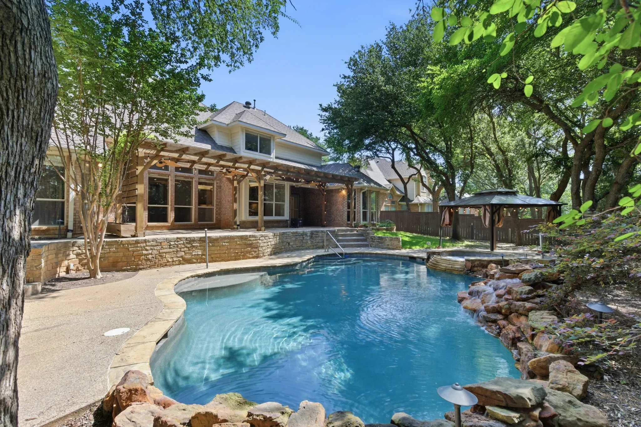 Single Family Residence For Sale in Tarrant County , 605 Blair Court, Southlake, Texas 76092, 4 Bedroom, 4 Bathroom, 3 Garage spaces, 4,030 Sqft, built in 1997, mls#21263761, Real Estate Agent in Southlake, Homes For Sale in Tarrant county, Homes For Sale in Southlake, Realtor in Southlake Texas, Real Estate Brokerage Independent Realty Texas, Luminita Cordes Realtor