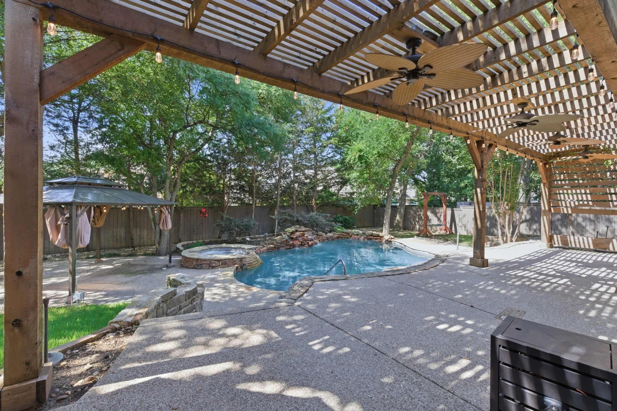 Single Family Residence For Sale in Tarrant County , 605 Blair Court, Southlake, Texas 76092, 4 Bedroom, 4 Bathroom, 3 Garage spaces, 4,030 Sqft, built in 1997, mls#21263761, Real Estate Agent in Southlake, Homes For Sale in Tarrant county, Homes For Sale in Southlake, Realtor in Southlake Texas, Real Estate Brokerage Independent Realty Texas, Luminita Cordes Realtor