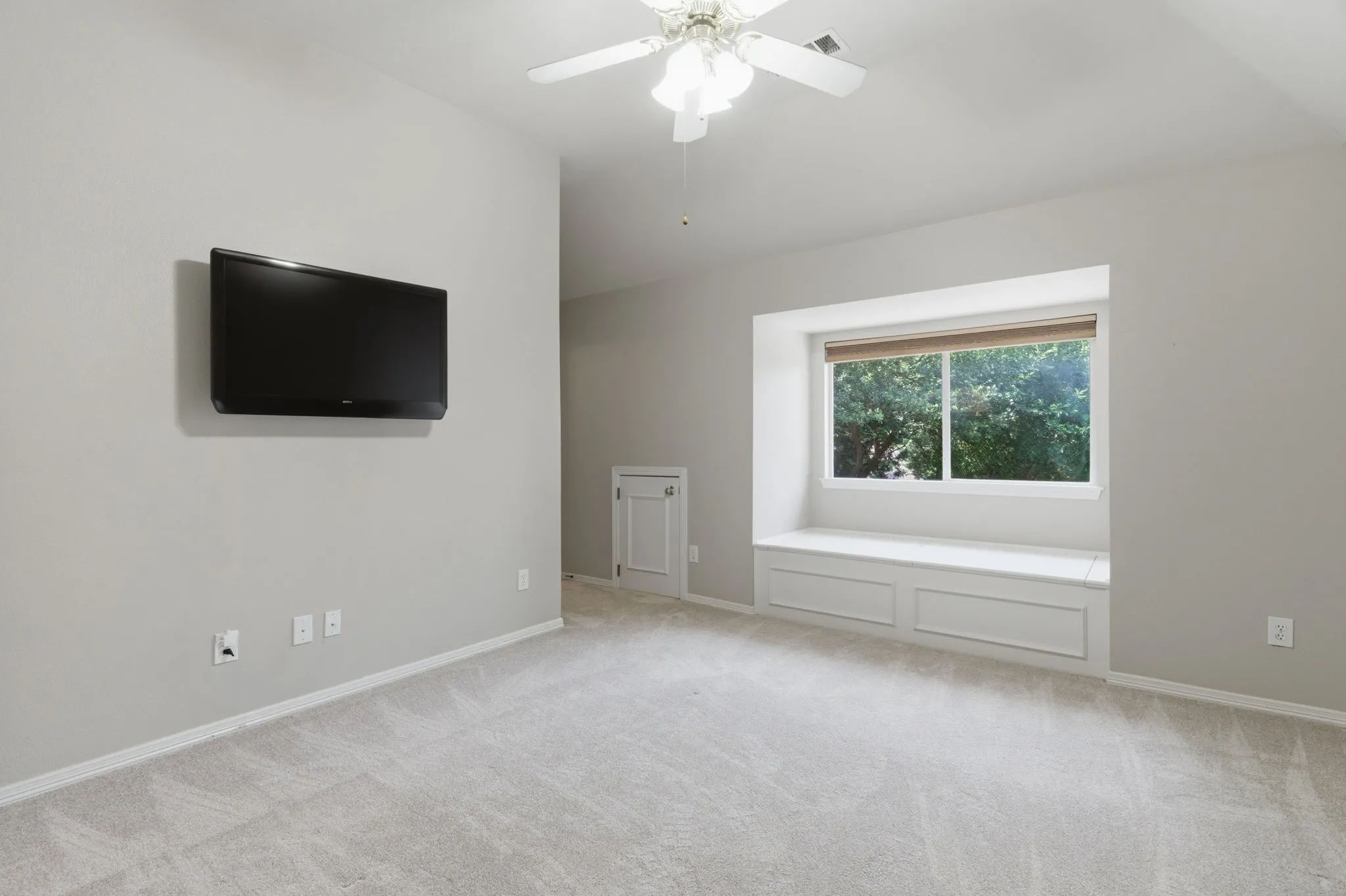 Single Family Residence For Sale in Tarrant County , 605 Blair Court, Southlake, Texas 76092, 4 Bedroom, 4 Bathroom, 3 Garage spaces, 4,030 Sqft, built in 1997, mls#21263761, Real Estate Agent in Southlake, Homes For Sale in Tarrant county, Homes For Sale in Southlake, Realtor in Southlake Texas, Real Estate Brokerage Independent Realty Texas, Luminita Cordes Realtor