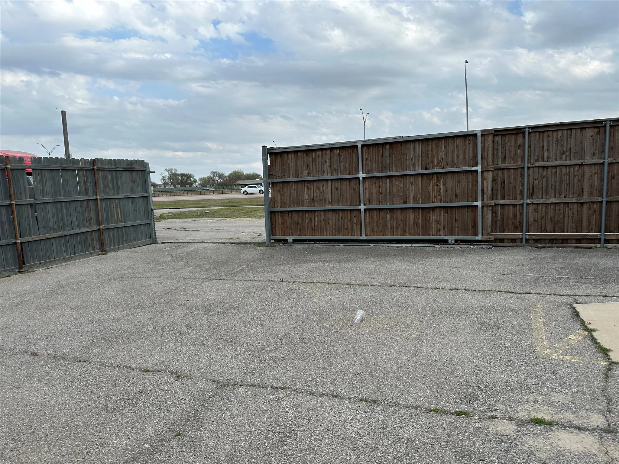 Office For Rent in Dallas County , 3349 Interstate 30, Mesquite, Texas 75150, 0, 0, Garage spaces, 0 Sqft, built in 1960, Price $1,500, mls#21265364, Real Estate Agent in Mesquite, Homes For Rent in Dallas county, Homes For Rent in Mesquite, Realtor in Mesquite Texas, Real Estate Brokerage Independent Realty Texas, Luminita Cordes Realtor