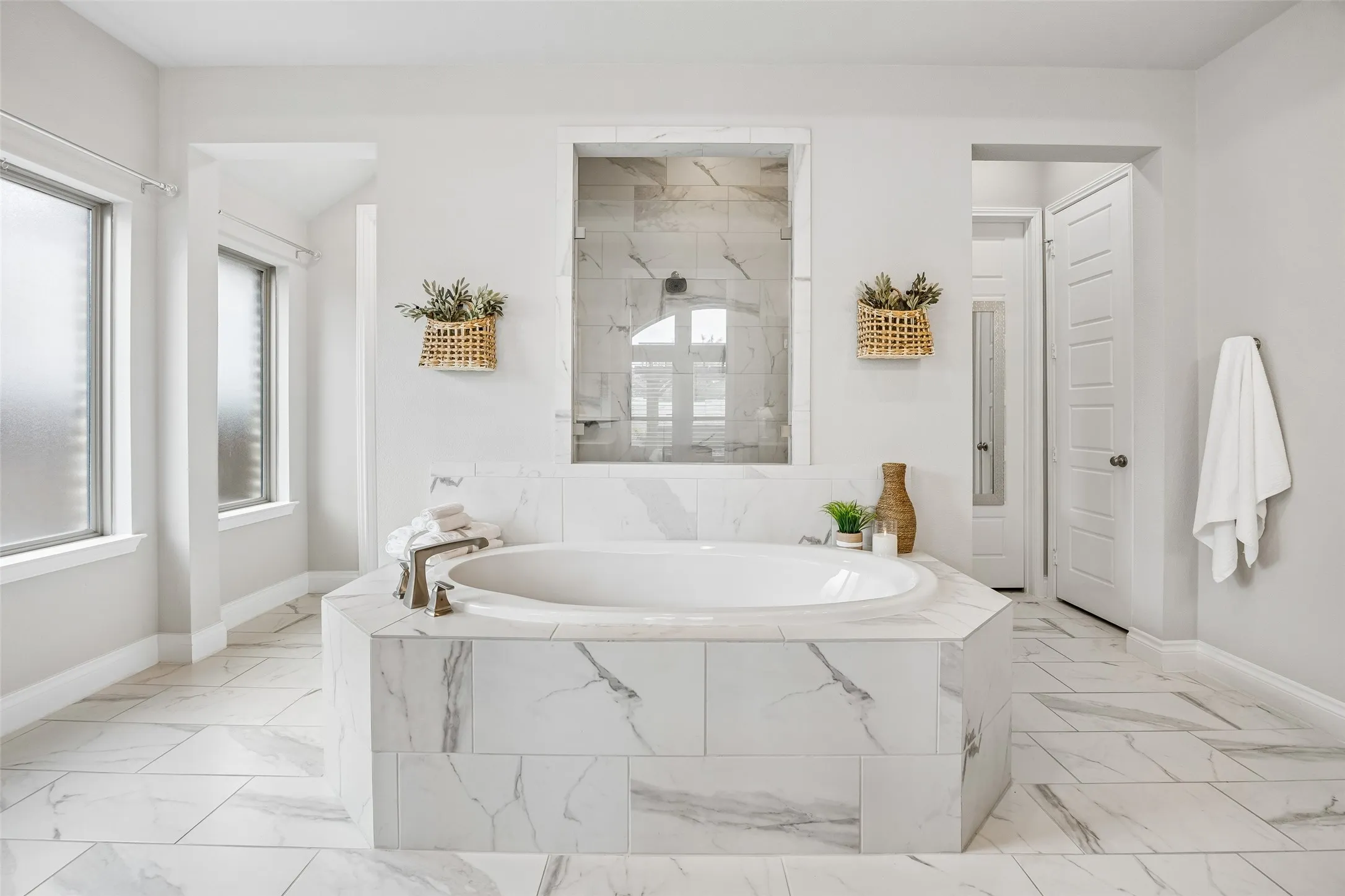 Single Family Residence For Sale in Collin County , 409 Calmwater Cove, Mc Kinney, Texas 75071, 4 Bedroom, 4 Bathroom, 3 Garage spaces, 2,930 Sqft, built in 2021, mls#21265345, Real Estate Agent in Mc Kinney, Homes For Sale in Collin county, Homes For Sale in Mc Kinney, Realtor in Mc Kinney Texas, Real Estate Brokerage Independent Realty Texas, Luminita Cordes Realtor