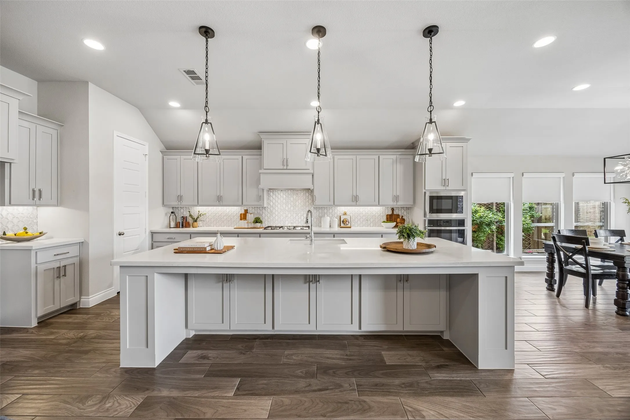 Single Family Residence For Sale in Collin County , 409 Calmwater Cove, Mc Kinney, Texas 75071, 4 Bedroom, 4 Bathroom, 3 Garage spaces, 2,930 Sqft, built in 2021, mls#21265345, Real Estate Agent in Mc Kinney, Homes For Sale in Collin county, Homes For Sale in Mc Kinney, Realtor in Mc Kinney Texas, Real Estate Brokerage Independent Realty Texas, Luminita Cordes Realtor