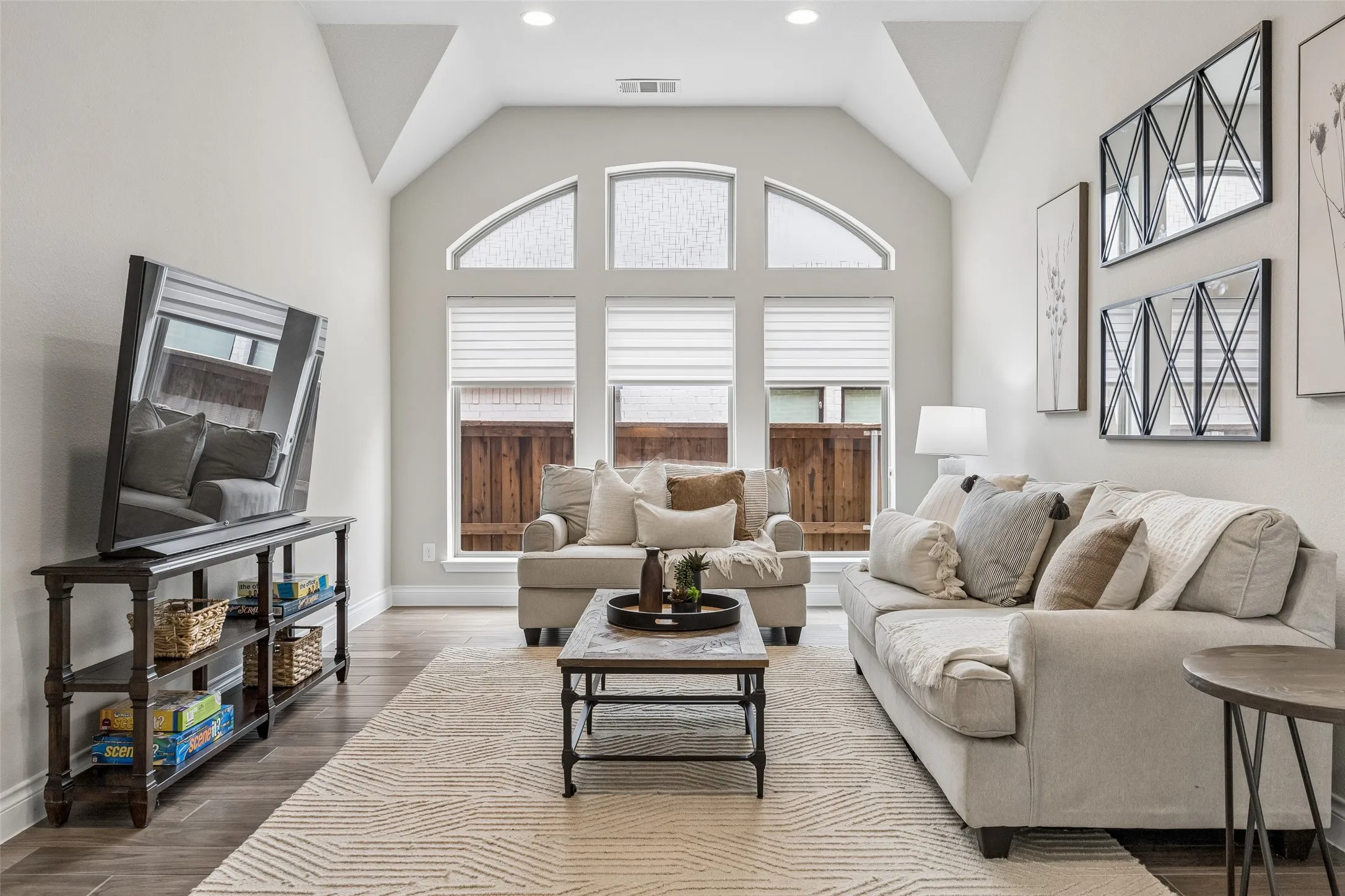 Single Family Residence For Sale in Collin County , 409 Calmwater Cove, Mc Kinney, Texas 75071, 4 Bedroom, 4 Bathroom, 3 Garage spaces, 2,930 Sqft, built in 2021, mls#21265345, Real Estate Agent in Mc Kinney, Homes For Sale in Collin county, Homes For Sale in Mc Kinney, Realtor in Mc Kinney Texas, Real Estate Brokerage Independent Realty Texas, Luminita Cordes Realtor