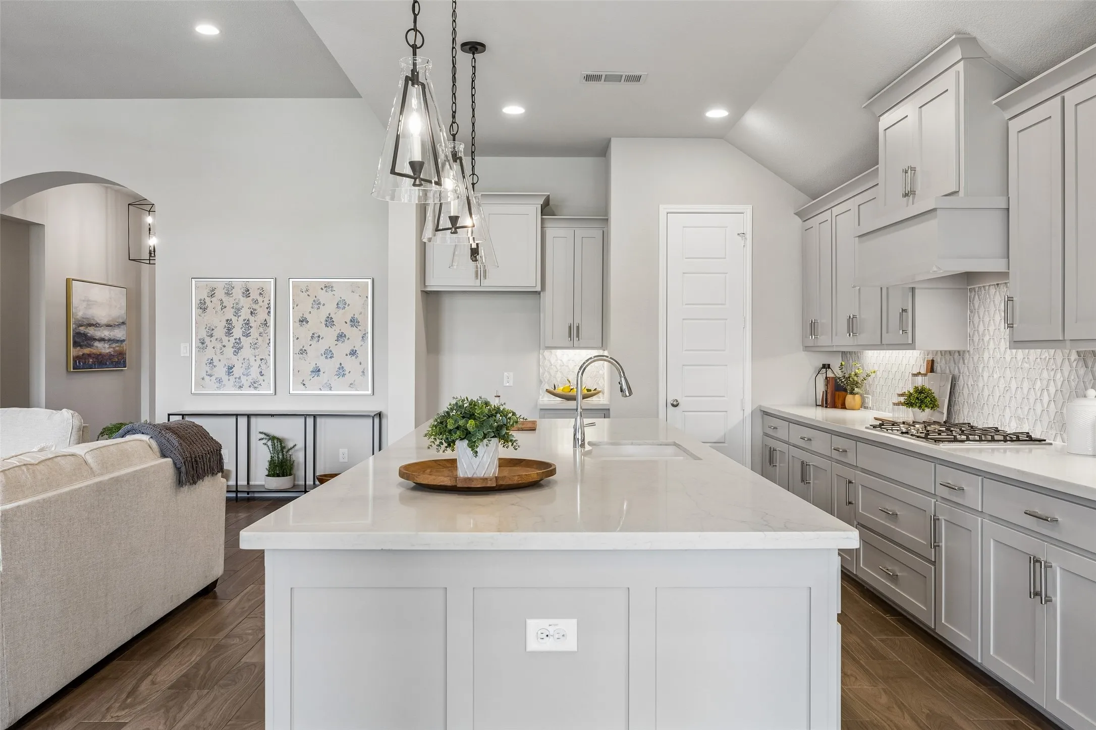 Single Family Residence For Sale in Collin County , 409 Calmwater Cove, Mc Kinney, Texas 75071, 4 Bedroom, 4 Bathroom, 3 Garage spaces, 2,930 Sqft, built in 2021, mls#21265345, Real Estate Agent in Mc Kinney, Homes For Sale in Collin county, Homes For Sale in Mc Kinney, Realtor in Mc Kinney Texas, Real Estate Brokerage Independent Realty Texas, Luminita Cordes Realtor
