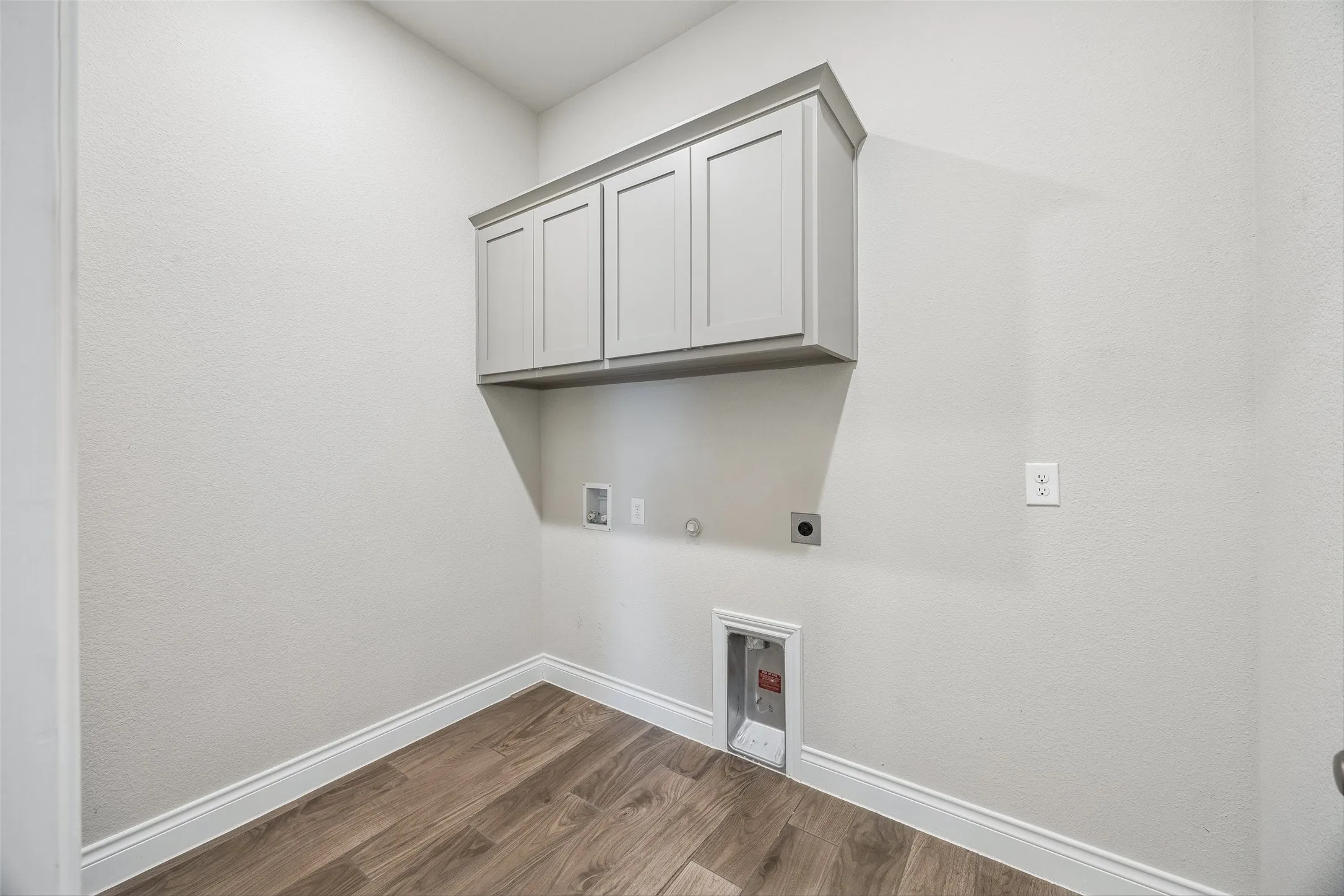 Single Family Residence For Sale in Collin County , 409 Calmwater Cove, Mc Kinney, Texas 75071, 4 Bedroom, 4 Bathroom, 3 Garage spaces, 2,930 Sqft, built in 2021, mls#21265345, Real Estate Agent in Mc Kinney, Homes For Sale in Collin county, Homes For Sale in Mc Kinney, Realtor in Mc Kinney Texas, Real Estate Brokerage Independent Realty Texas, Luminita Cordes Realtor