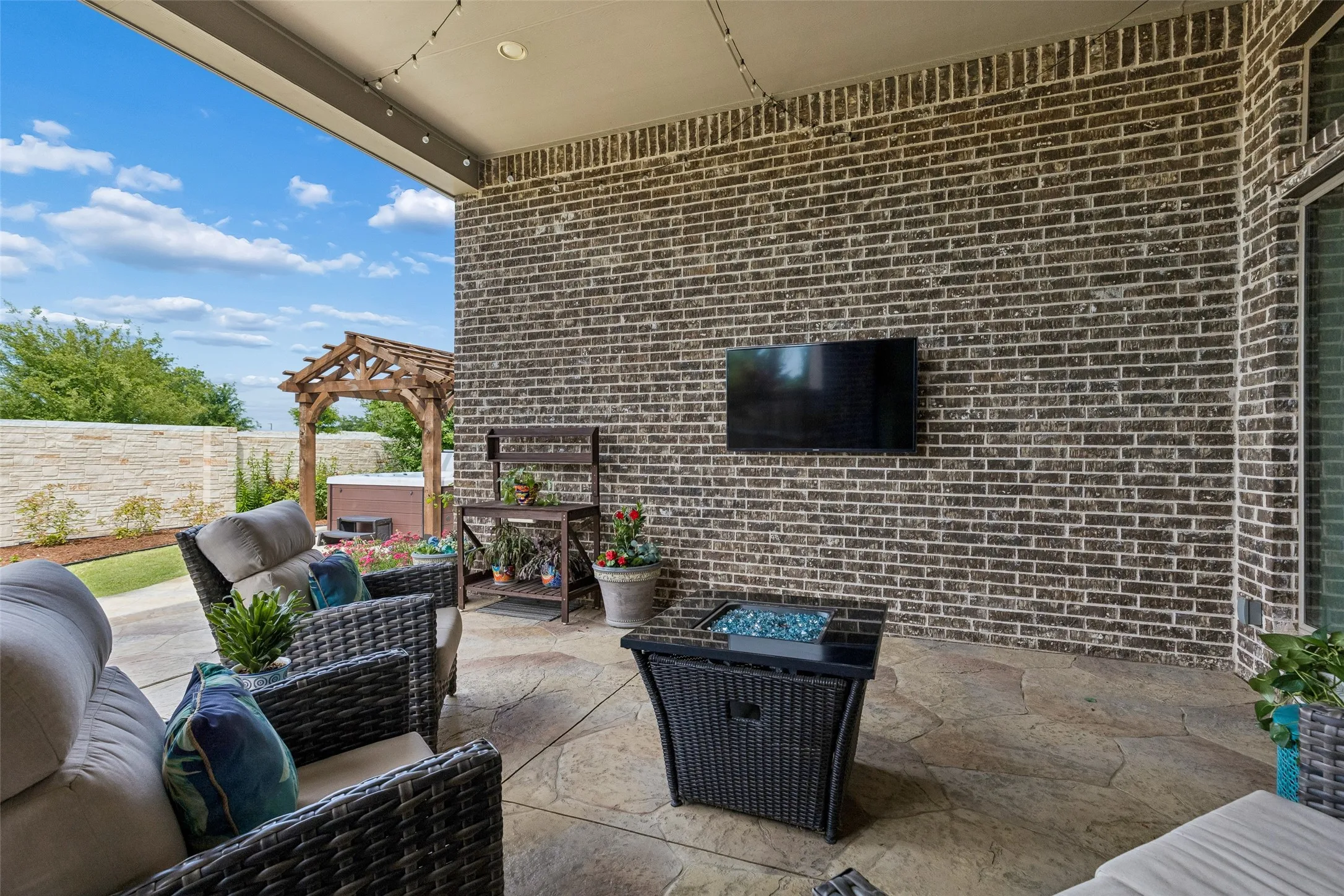 Single Family Residence For Sale in Collin County , 409 Calmwater Cove, Mc Kinney, Texas 75071, 4 Bedroom, 4 Bathroom, 3 Garage spaces, 2,930 Sqft, built in 2021, mls#21265345, Real Estate Agent in Mc Kinney, Homes For Sale in Collin county, Homes For Sale in Mc Kinney, Realtor in Mc Kinney Texas, Real Estate Brokerage Independent Realty Texas, Luminita Cordes Realtor