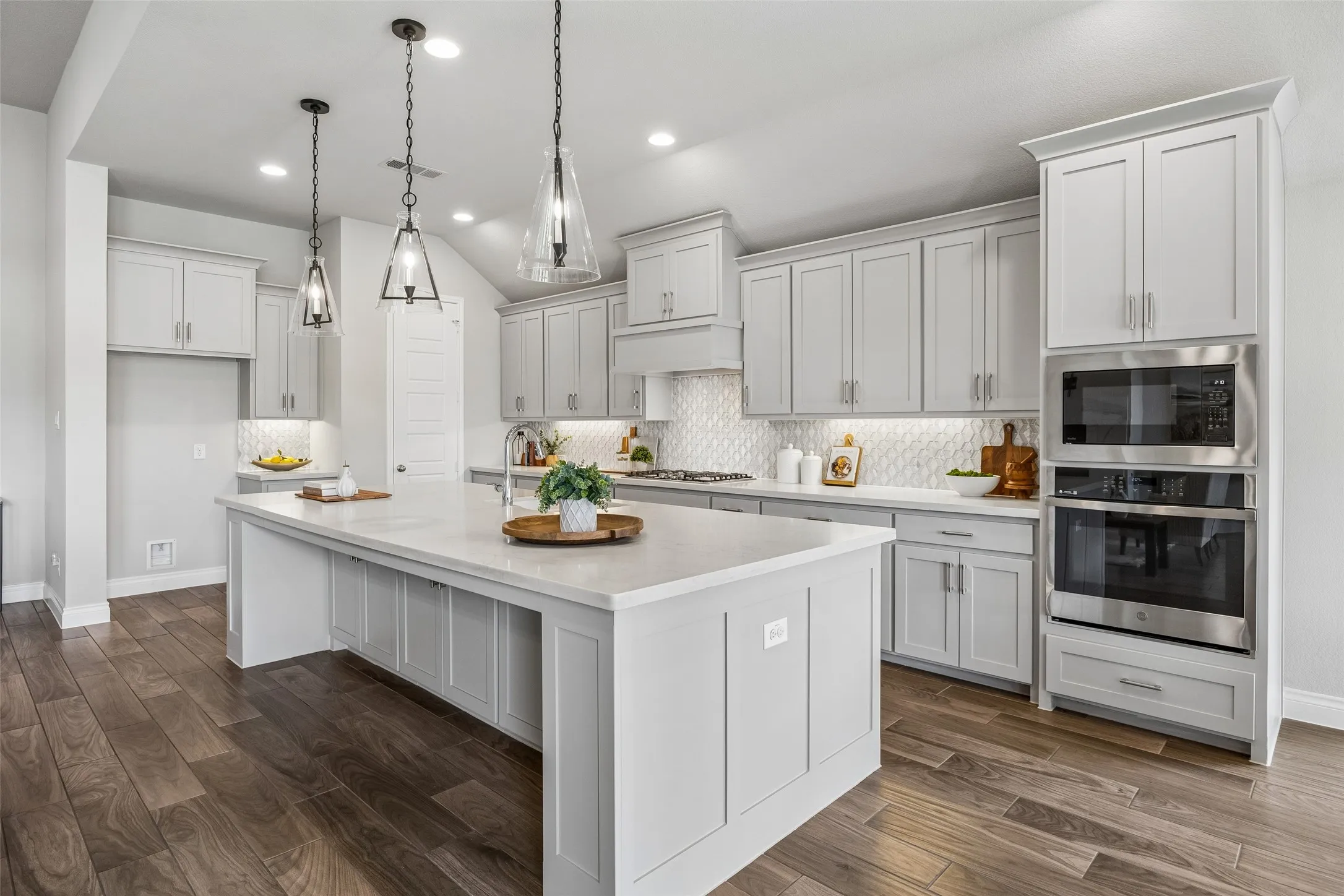 Single Family Residence For Sale in Collin County , 409 Calmwater Cove, Mc Kinney, Texas 75071, 4 Bedroom, 4 Bathroom, 3 Garage spaces, 2,930 Sqft, built in 2021, mls#21265345, Real Estate Agent in Mc Kinney, Homes For Sale in Collin county, Homes For Sale in Mc Kinney, Realtor in Mc Kinney Texas, Real Estate Brokerage Independent Realty Texas, Luminita Cordes Realtor