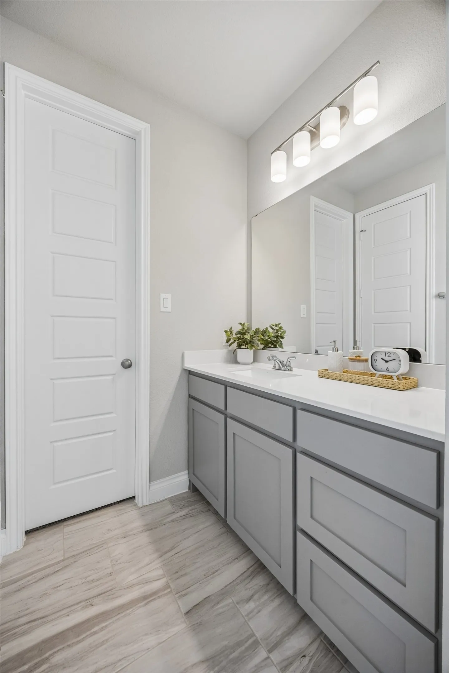 Single Family Residence For Sale in Collin County , 409 Calmwater Cove, Mc Kinney, Texas 75071, 4 Bedroom, 4 Bathroom, 3 Garage spaces, 2,930 Sqft, built in 2021, mls#21265345, Real Estate Agent in Mc Kinney, Homes For Sale in Collin county, Homes For Sale in Mc Kinney, Realtor in Mc Kinney Texas, Real Estate Brokerage Independent Realty Texas, Luminita Cordes Realtor