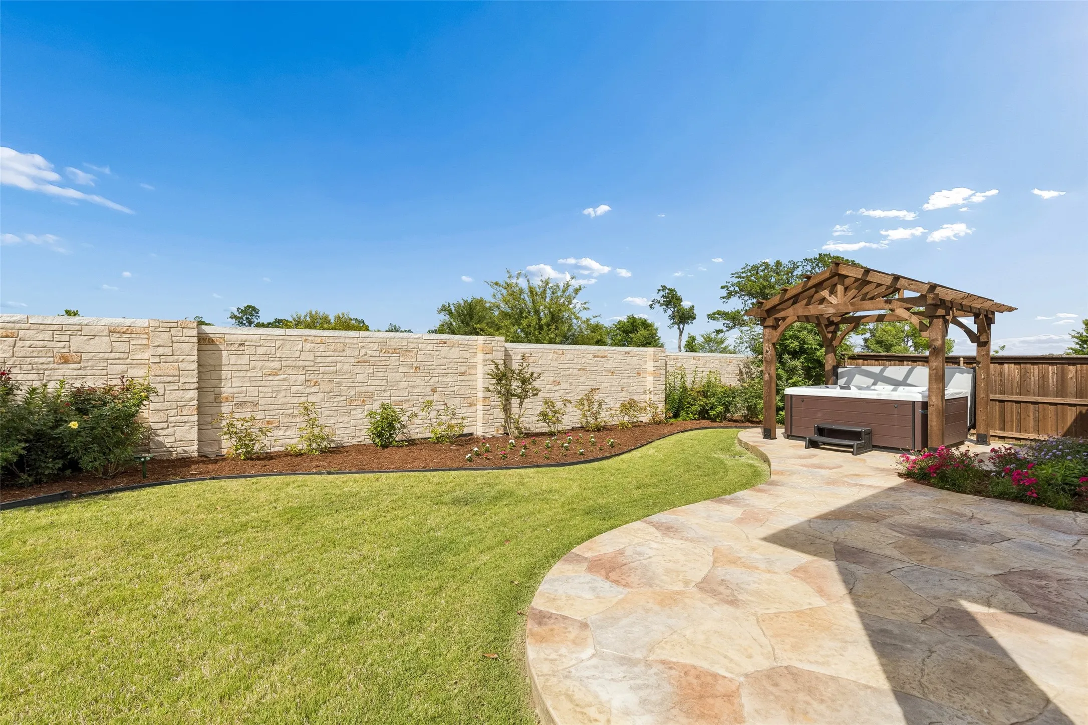 Single Family Residence For Sale in Collin County , 409 Calmwater Cove, Mc Kinney, Texas 75071, 4 Bedroom, 4 Bathroom, 3 Garage spaces, 2,930 Sqft, built in 2021, mls#21265345, Real Estate Agent in Mc Kinney, Homes For Sale in Collin county, Homes For Sale in Mc Kinney, Realtor in Mc Kinney Texas, Real Estate Brokerage Independent Realty Texas, Luminita Cordes Realtor