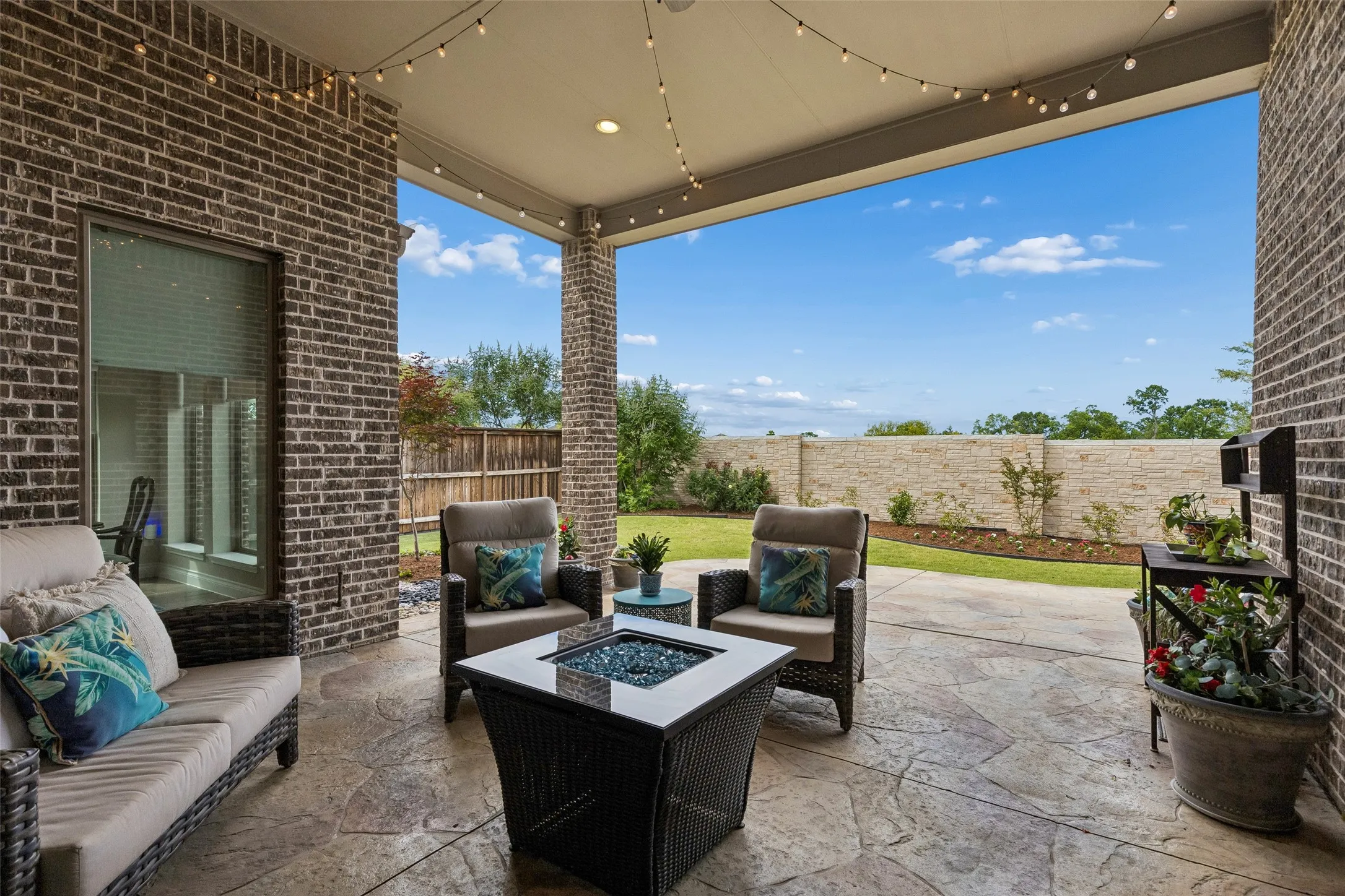 Single Family Residence For Sale in Collin County , 409 Calmwater Cove, Mc Kinney, Texas 75071, 4 Bedroom, 4 Bathroom, 3 Garage spaces, 2,930 Sqft, built in 2021, mls#21265345, Real Estate Agent in Mc Kinney, Homes For Sale in Collin county, Homes For Sale in Mc Kinney, Realtor in Mc Kinney Texas, Real Estate Brokerage Independent Realty Texas, Luminita Cordes Realtor