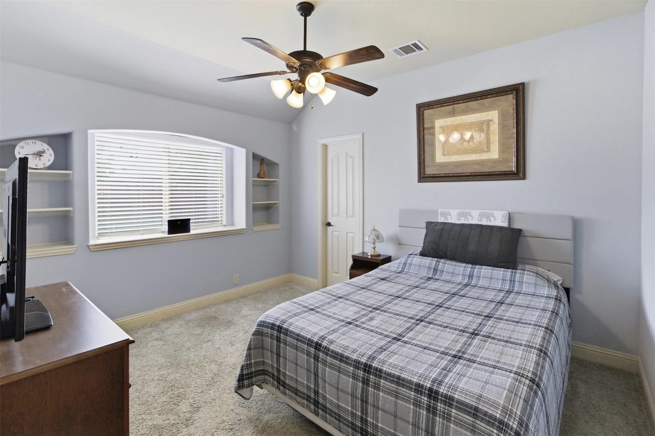 Single Family Residence For Sale in Denton County , 8100 Canyon Drive, Aubrey, Texas 76227, 5 Bedroom, 3 Bathroom, 2 Garage spaces, 3,283 Sqft, built in 2015, mls#21265350, Real Estate Agent in Aubrey, Homes For Sale in Denton county, Homes For Sale in Aubrey, Realtor in Aubrey Texas, Real Estate Brokerage Independent Realty Texas, Luminita Cordes Realtor