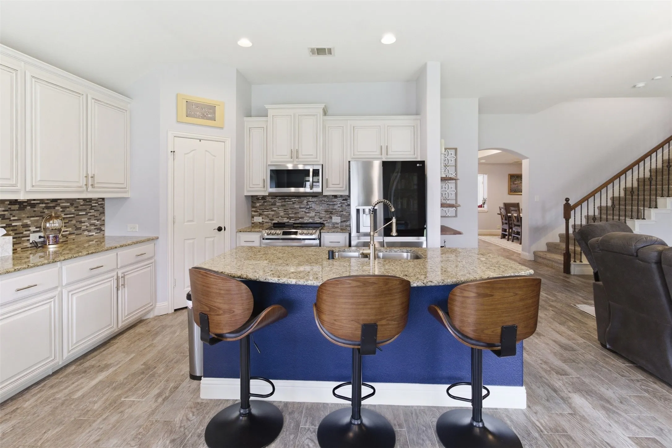 Single Family Residence For Sale in Denton County , 8100 Canyon Drive, Aubrey, Texas 76227, 5 Bedroom, 3 Bathroom, 2 Garage spaces, 3,283 Sqft, built in 2015, mls#21265350, Real Estate Agent in Aubrey, Homes For Sale in Denton county, Homes For Sale in Aubrey, Realtor in Aubrey Texas, Real Estate Brokerage Independent Realty Texas, Luminita Cordes Realtor