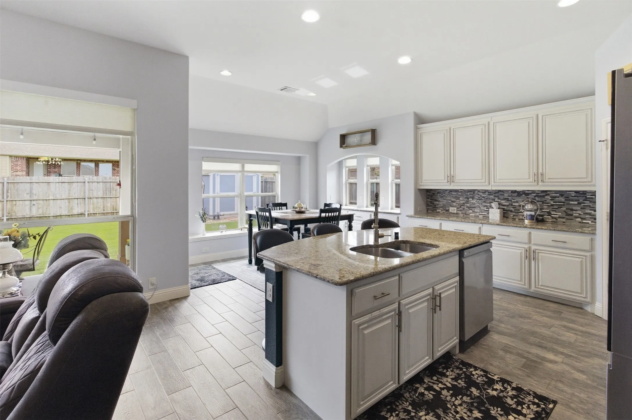 Single Family Residence For Sale in Denton County , 8100 Canyon Drive, Aubrey, Texas 76227, 5 Bedroom, 3 Bathroom, 2 Garage spaces, 3,283 Sqft, built in 2015, mls#21265350, Real Estate Agent in Aubrey, Homes For Sale in Denton county, Homes For Sale in Aubrey, Realtor in Aubrey Texas, Real Estate Brokerage Independent Realty Texas, Luminita Cordes Realtor